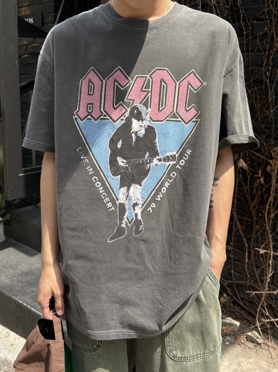 洗水英文字圖案短袖Tee OUR ROOM-118T