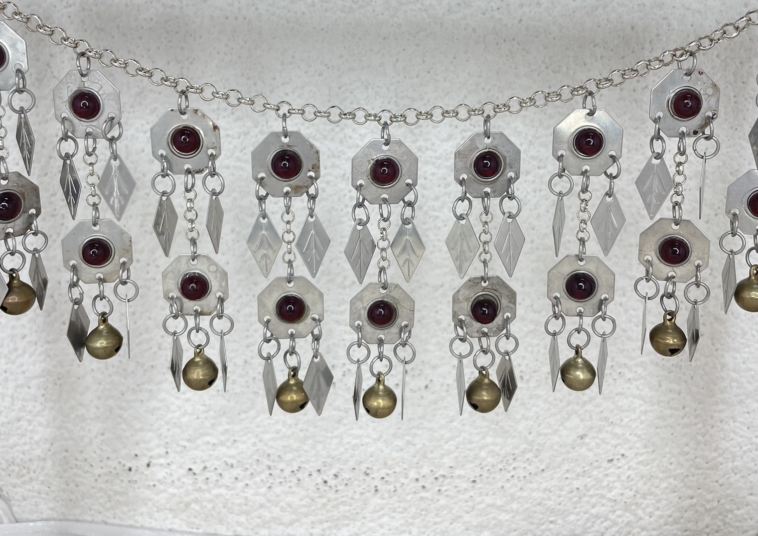 R27-八角紅瑪瑙菱形葉片雙層銀鈴鐺鏈條120cm