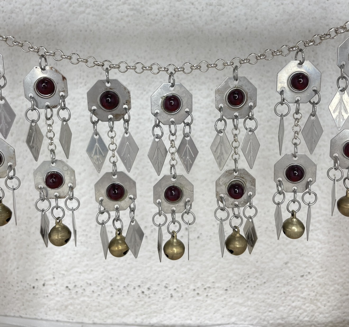 R27-八角紅瑪瑙菱形葉片雙層銀鈴鐺鏈條120cm