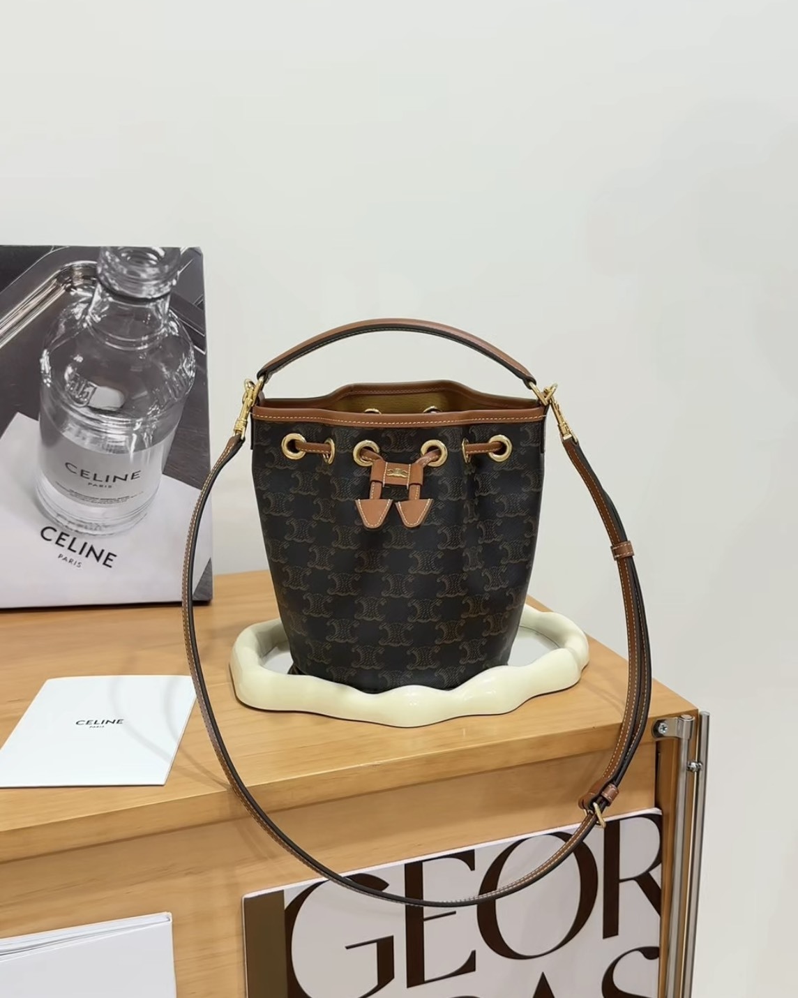 CELINE｜TEEN CLARA 小水桶 黑老花