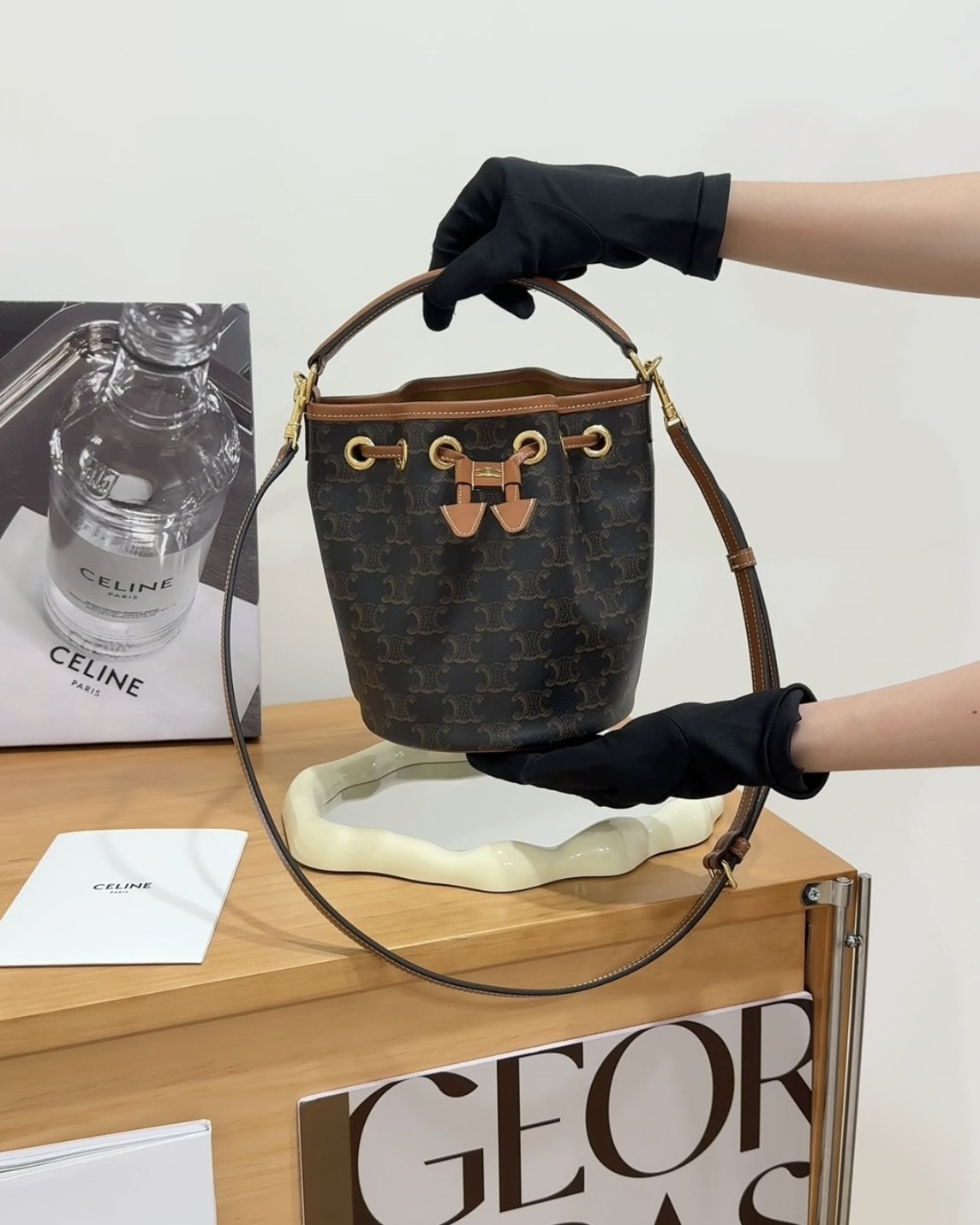 CELINE｜TEEN CLARA 小水桶 黑老花