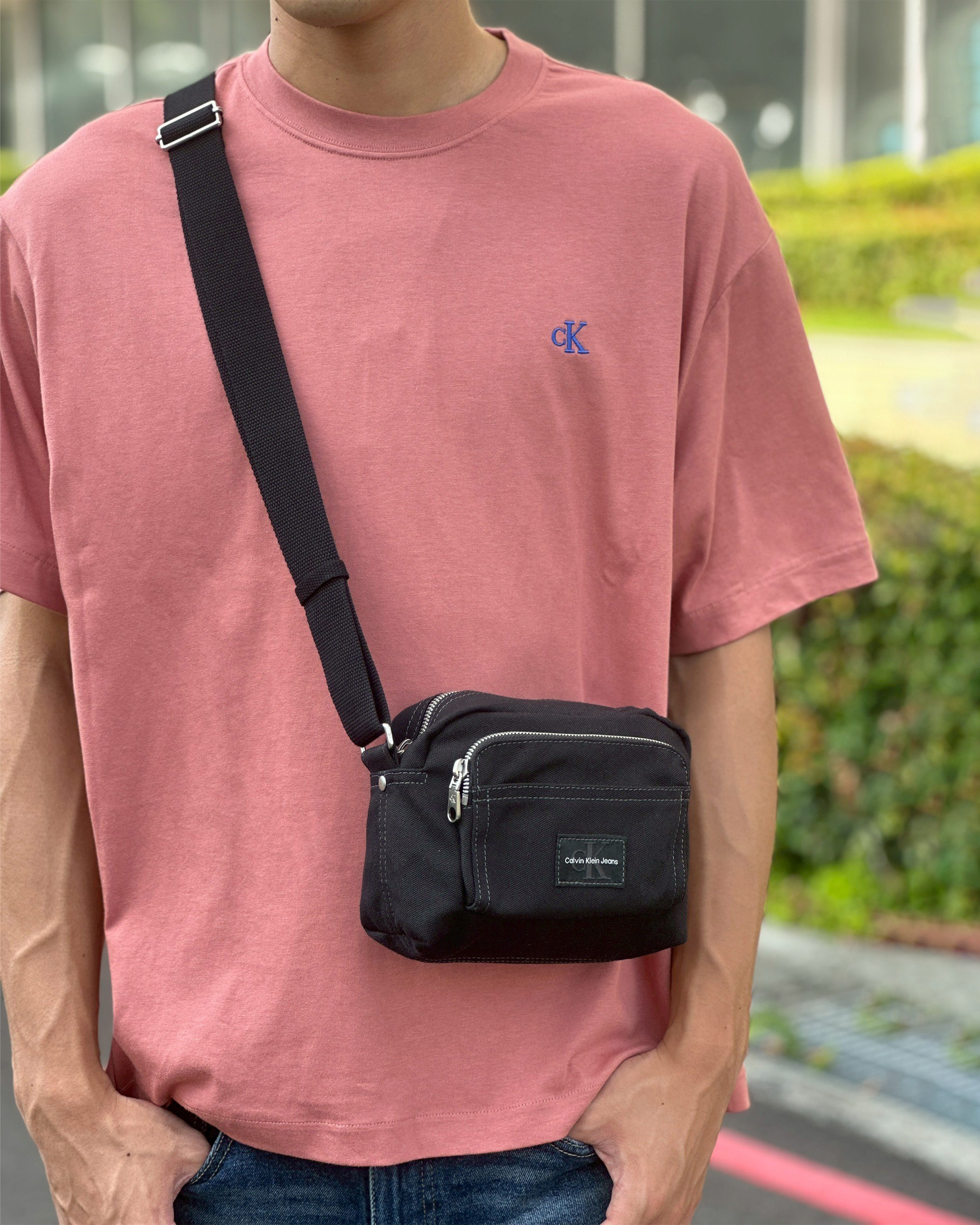 Calvin Klein CK 布標Logo 帆布 相機包 小方包