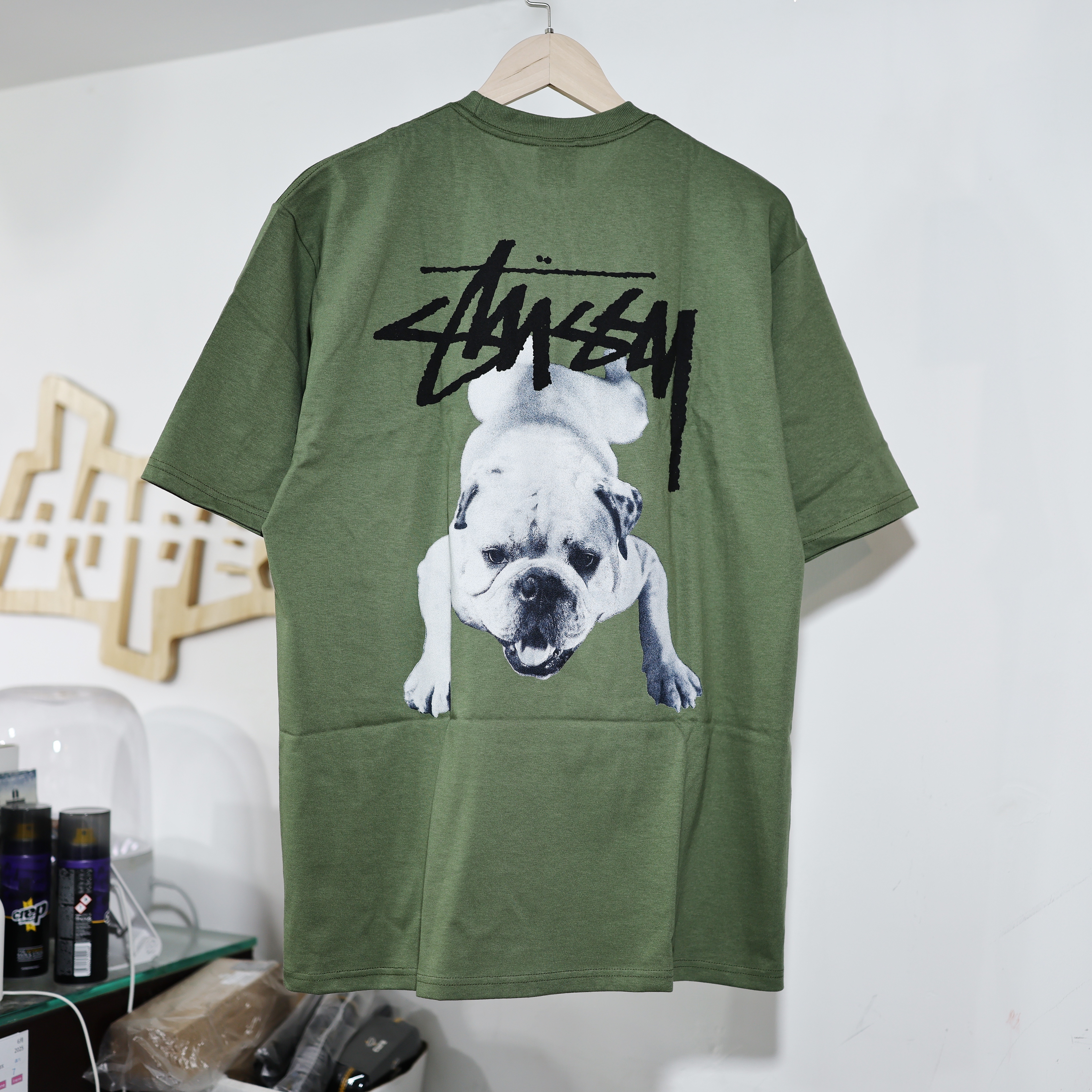 STUSSY STOCK DOG TEE OLIVE