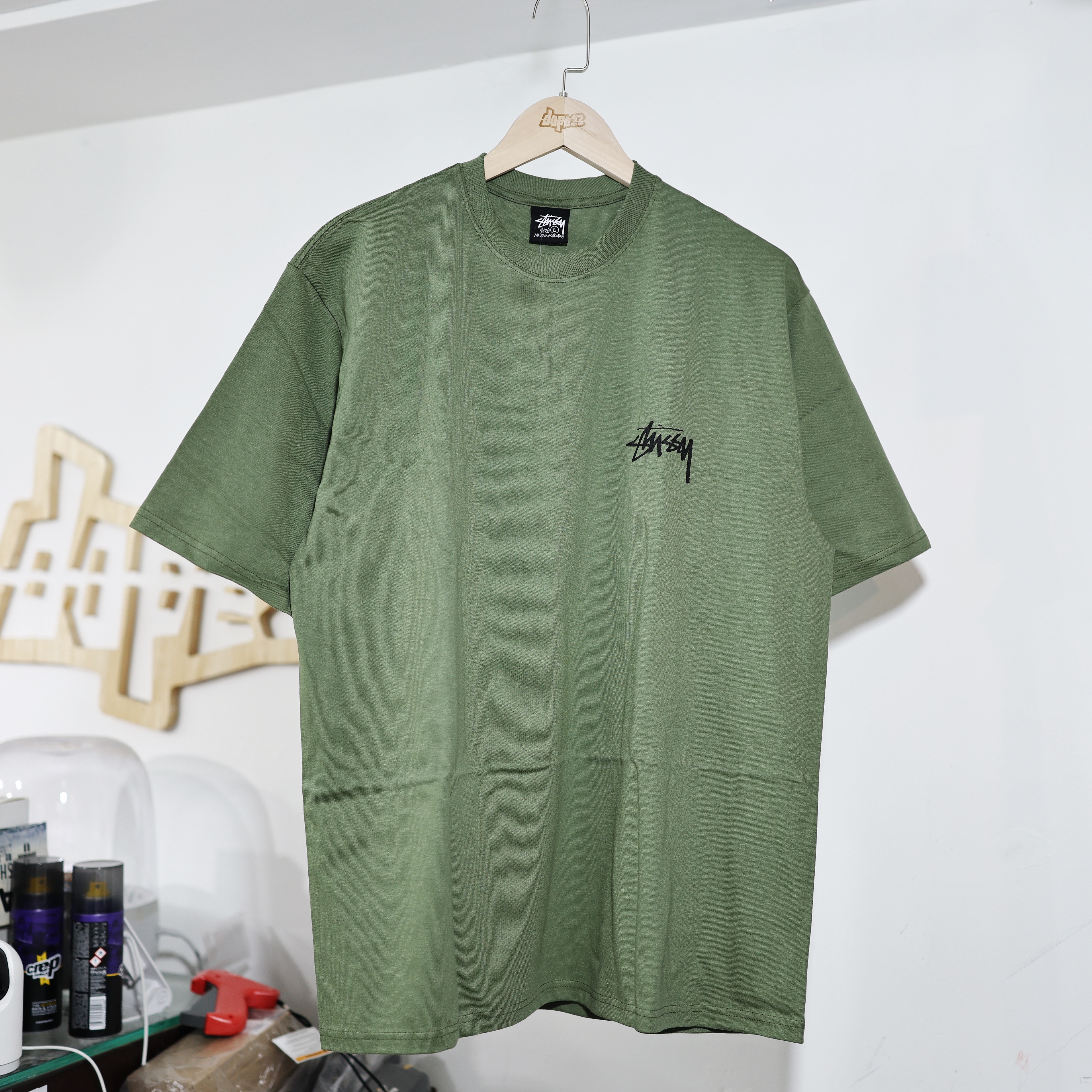 STUSSY STOCK DOG TEE OLIVE