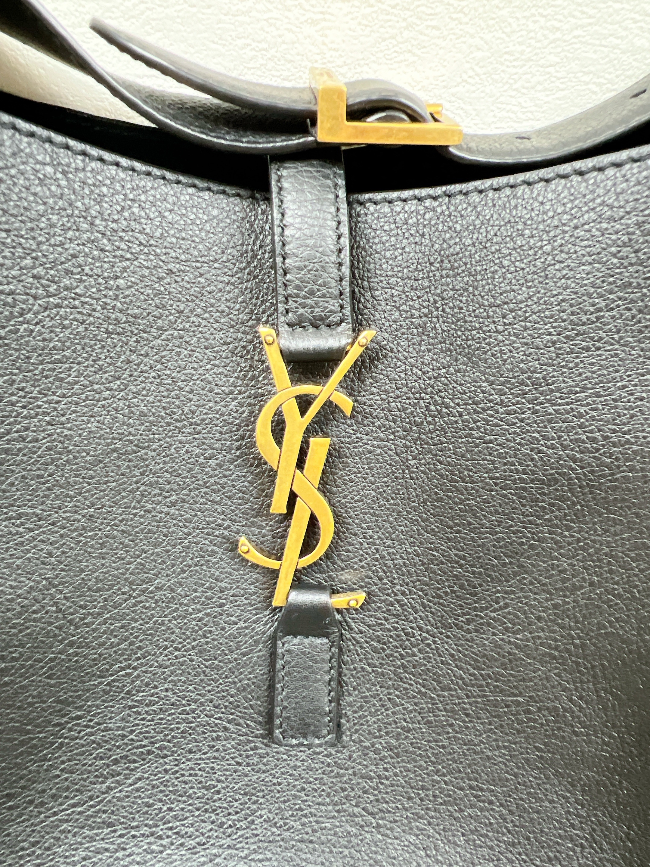YSL Saint Laurent le 5 a 7 hobo small (black GHW)
