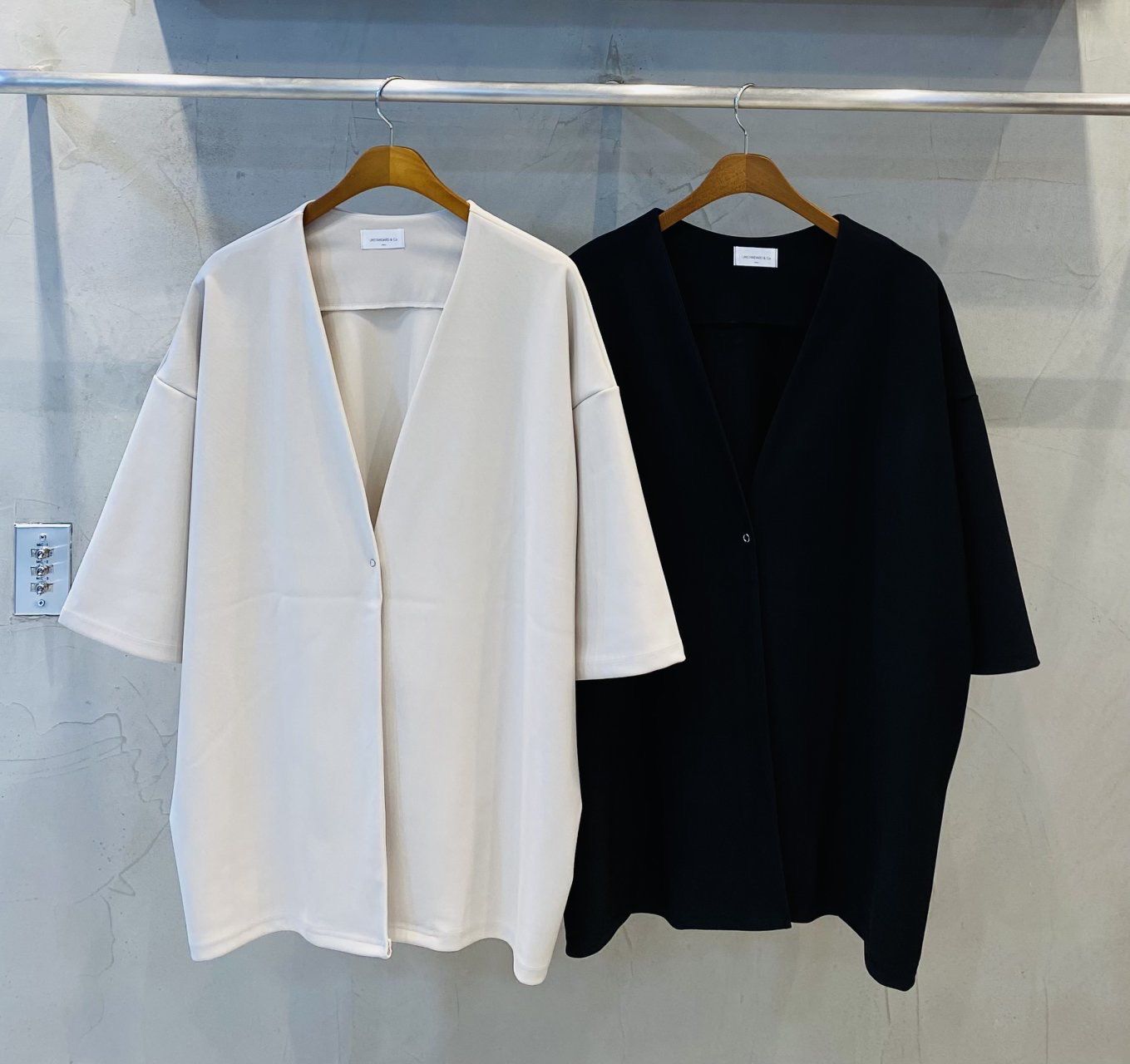 淨色V領開胸短袖外套 UNSTANDARD-121JK