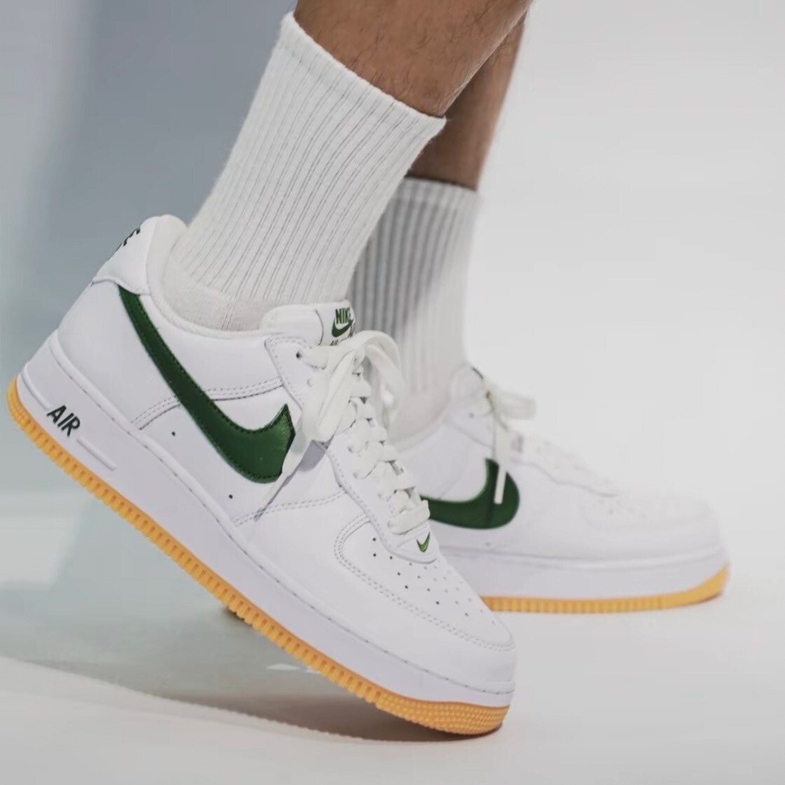 Nike Air Force 1 Low Retro QS 白綠 焦糖底 皮革 AF1 低筒休閒鞋