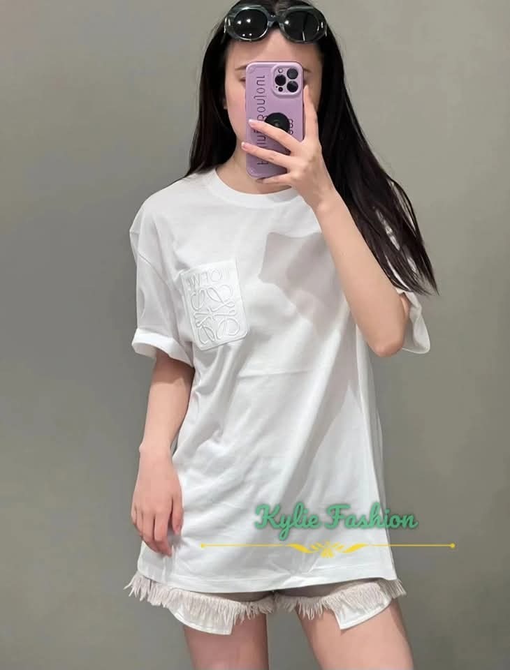 LOEWE 白色刺繡Logo 口袋Tee