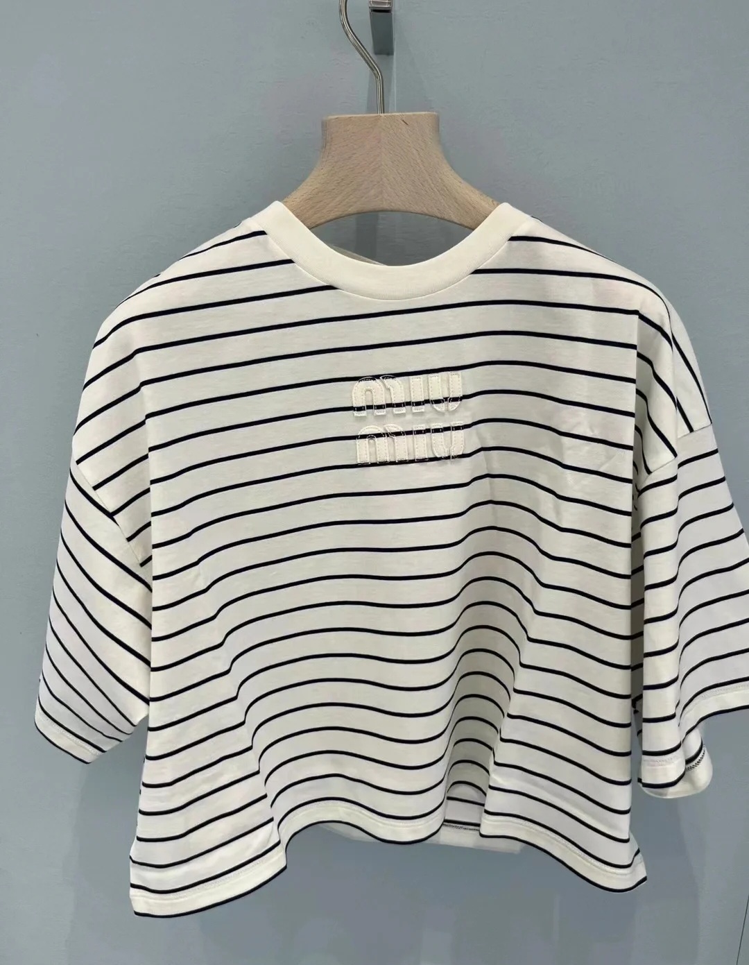 Miu Miu 白色併黑間條 字母Tee