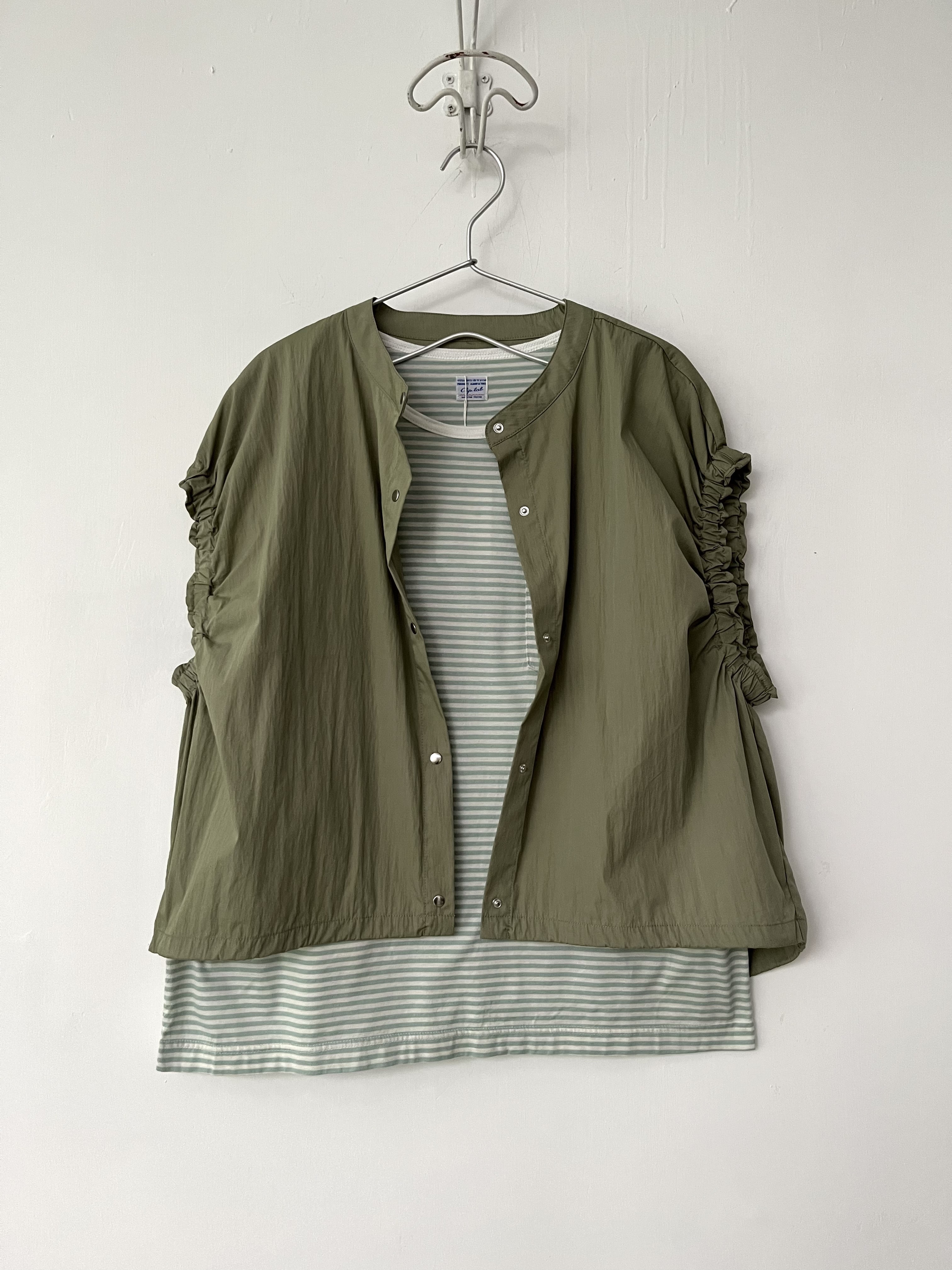 綠色跣水料背心外套