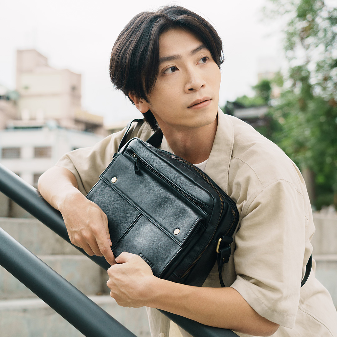 真皮多夾層經典斜背包-四色(5242)