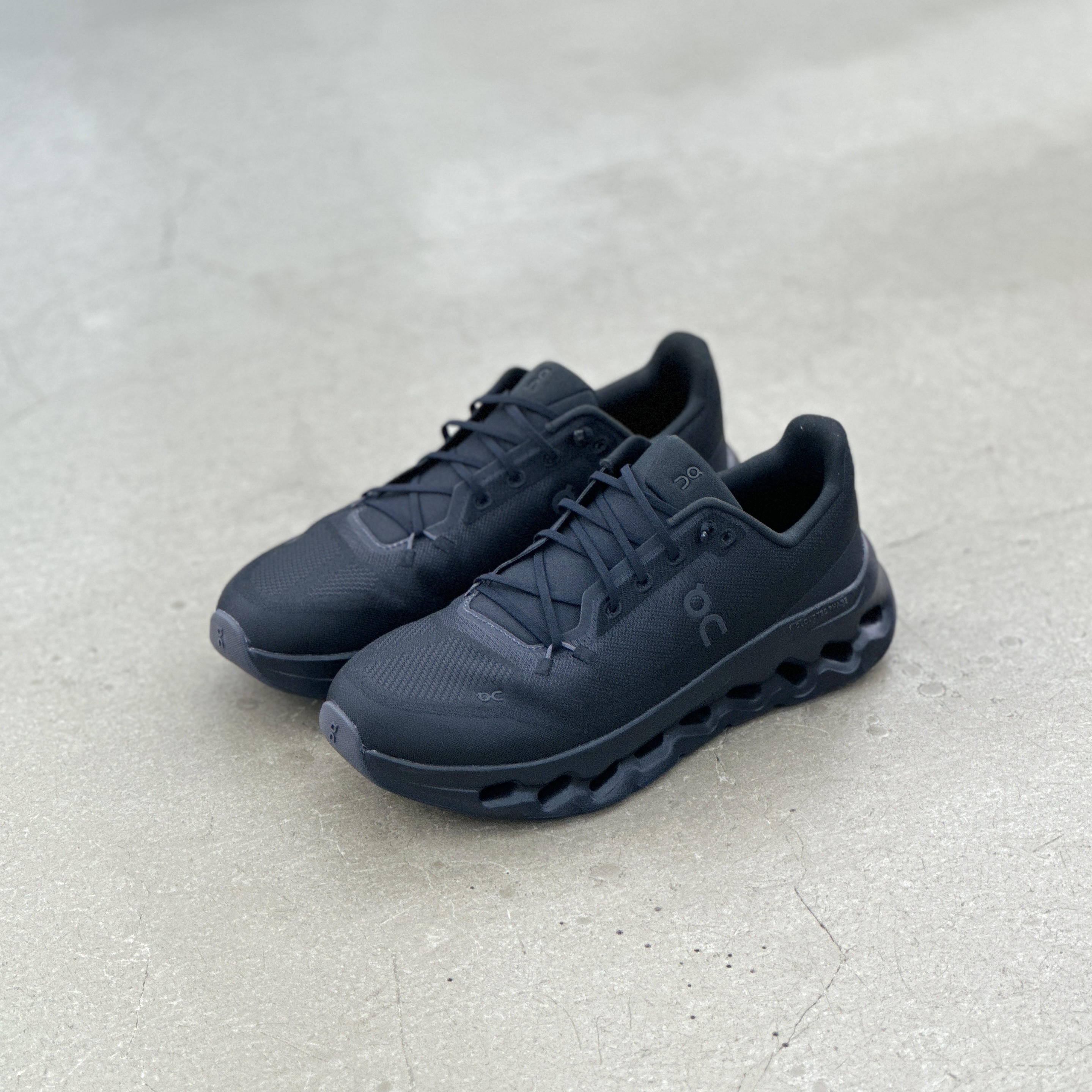 On Running Cloudtilt Black Eclipse