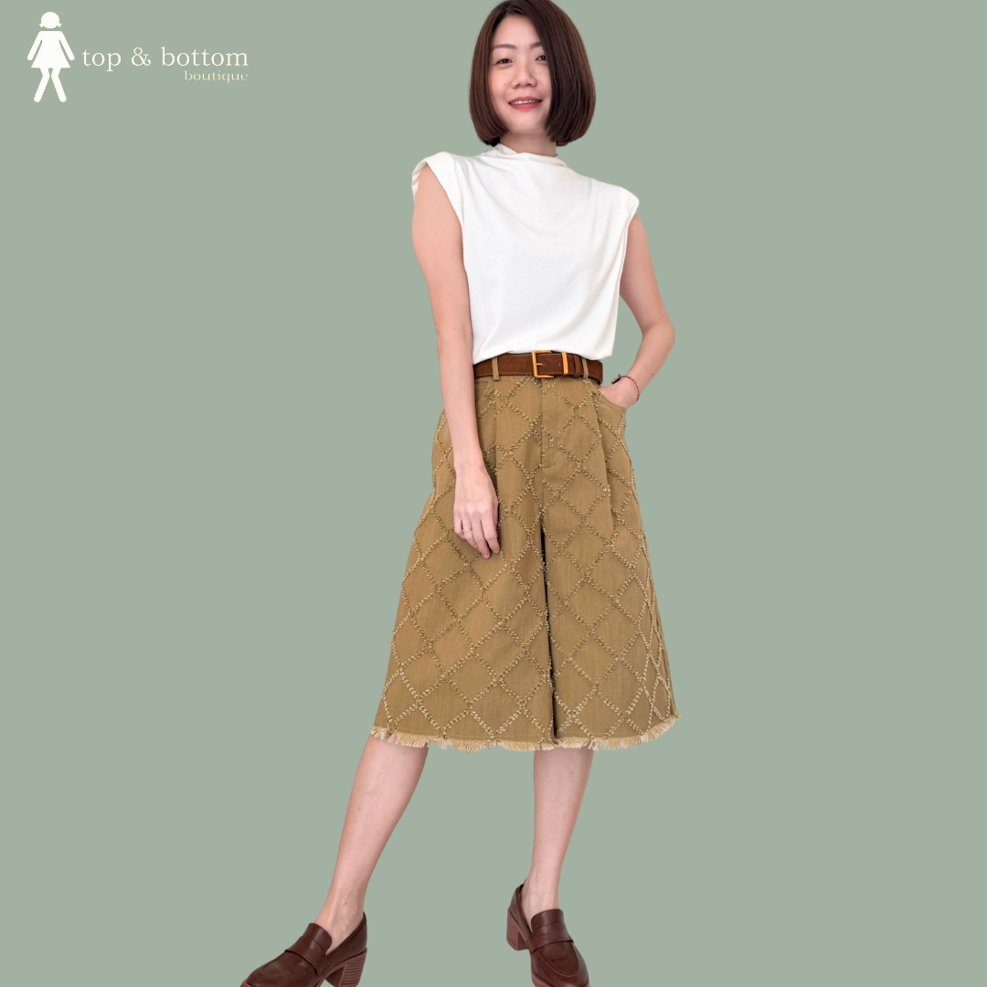 HIGH WAISTED 3 QUARTER EMBROIDERY PANT