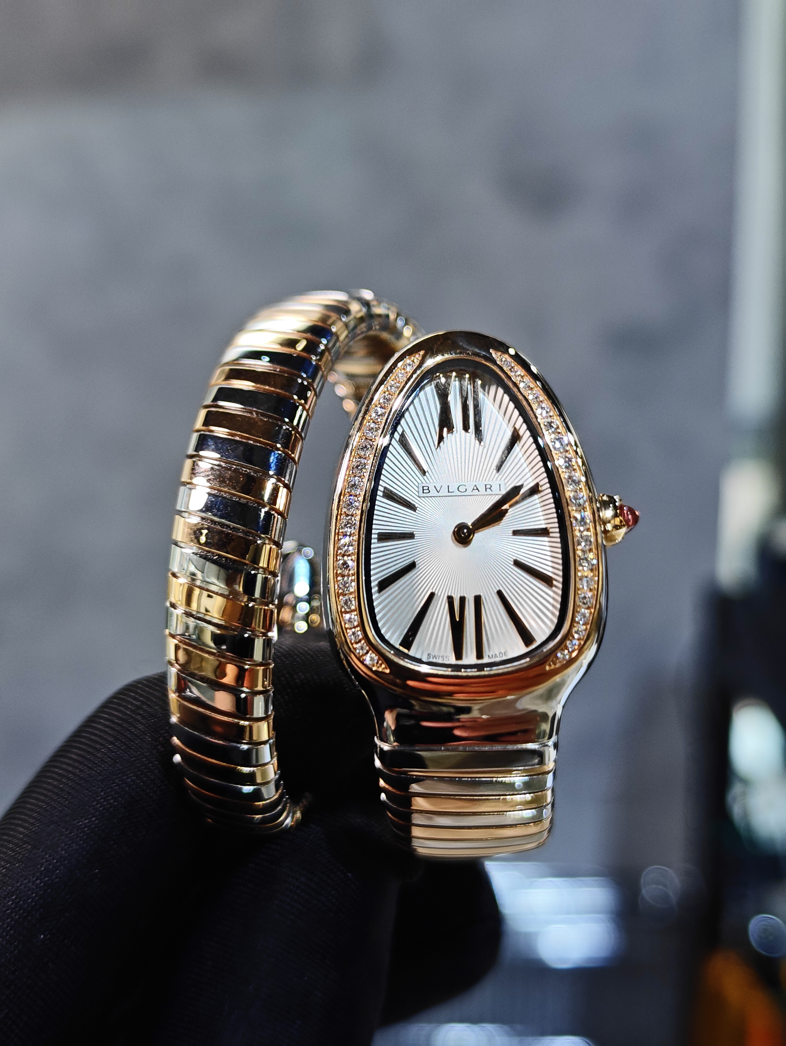 BRAND NEW 102237 BULGARI SERPENTI TUBOGAS SILVER DIAL WITH DIAMOND BEZEL ROSE GOLD STEEL SINGLE SPIRAL 35 MM (Small Size)