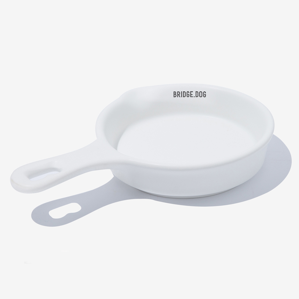 BRIDGE. DOG MINI 霧面平底鍋造型盤 (白)