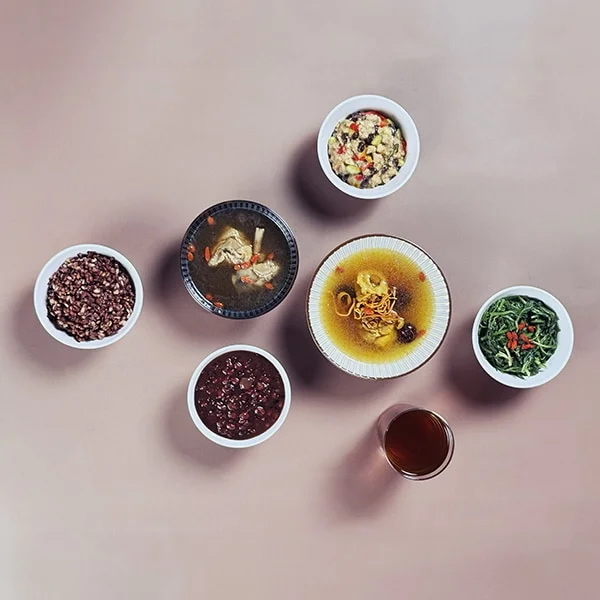 廣和餐點試吃，包含燉湯、主食、主菜、時蔬、甜品與飲品