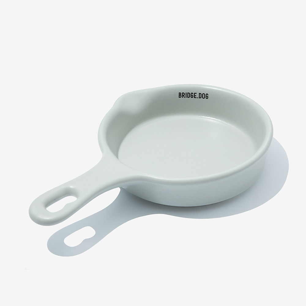 BRIDGE. DOG MINI 霧面平底鍋造型盤 (灰)