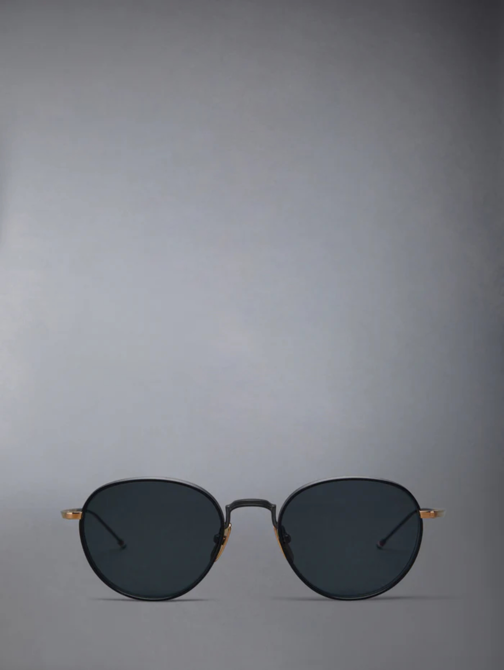 THOM Browne.   UES119A