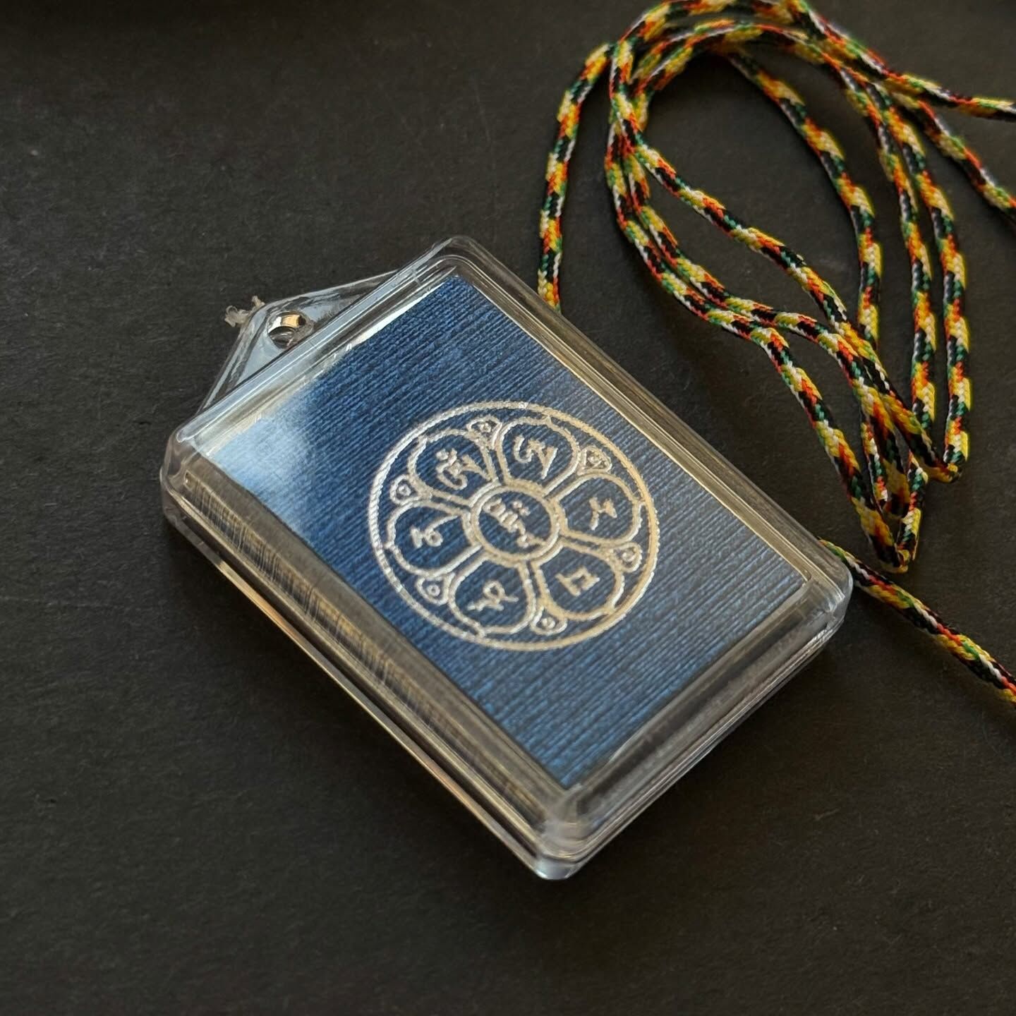 [原石] 楞嚴咒（附五色線繩 可做項鍊）適合隨身攜帶