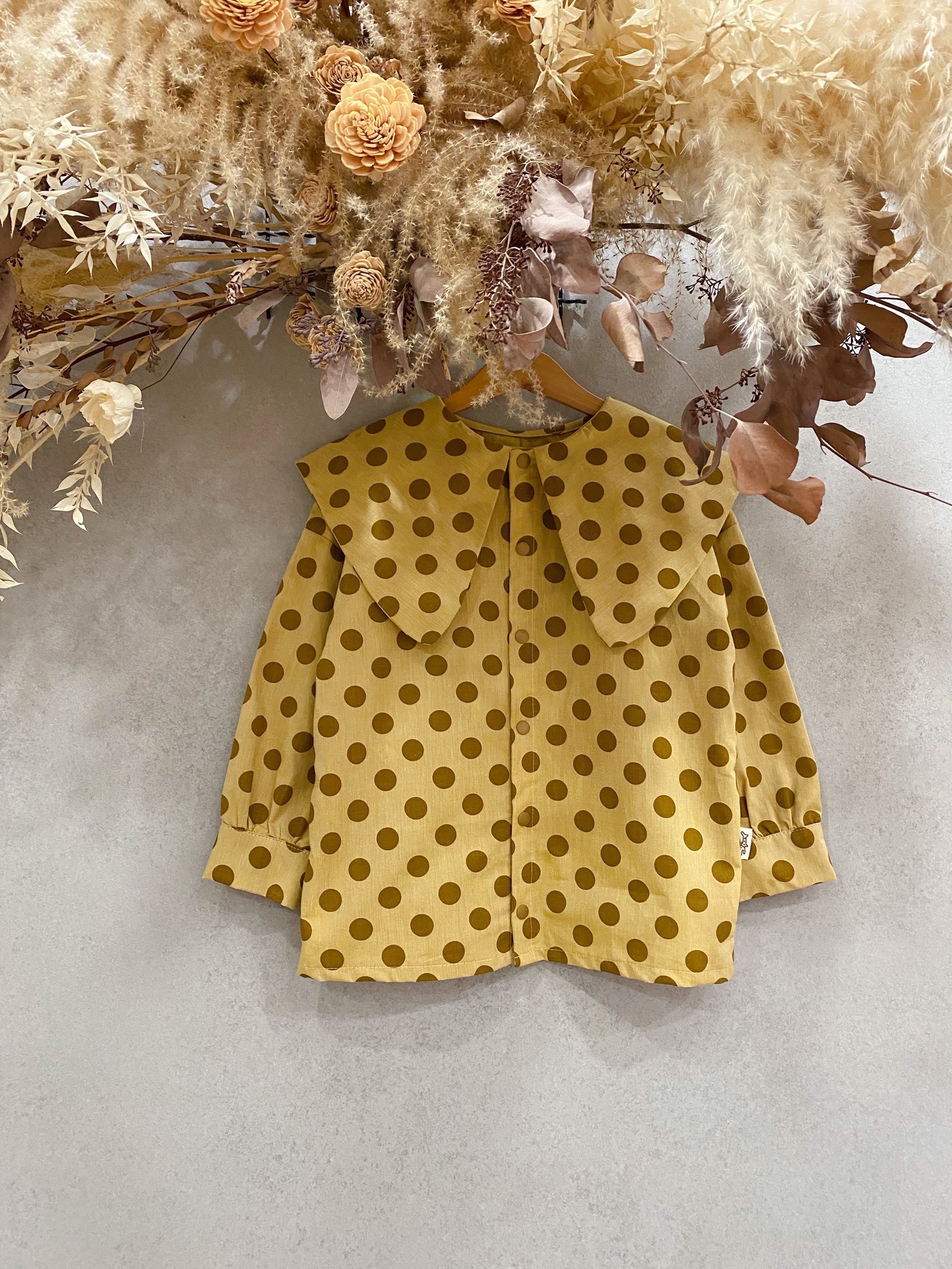 奶茶水玉 尖領襯衫（120）