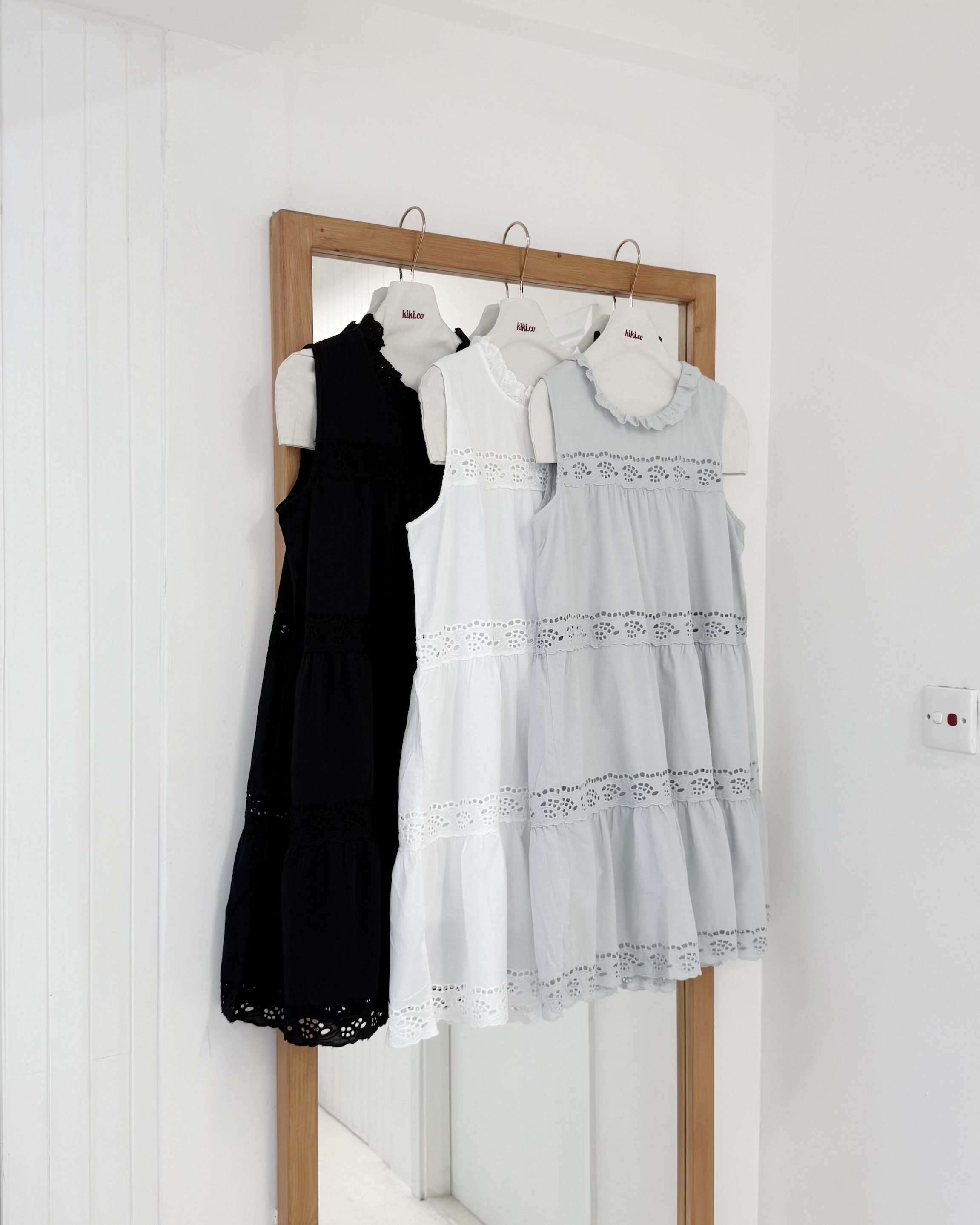 刺繡花邊大通花中長背心