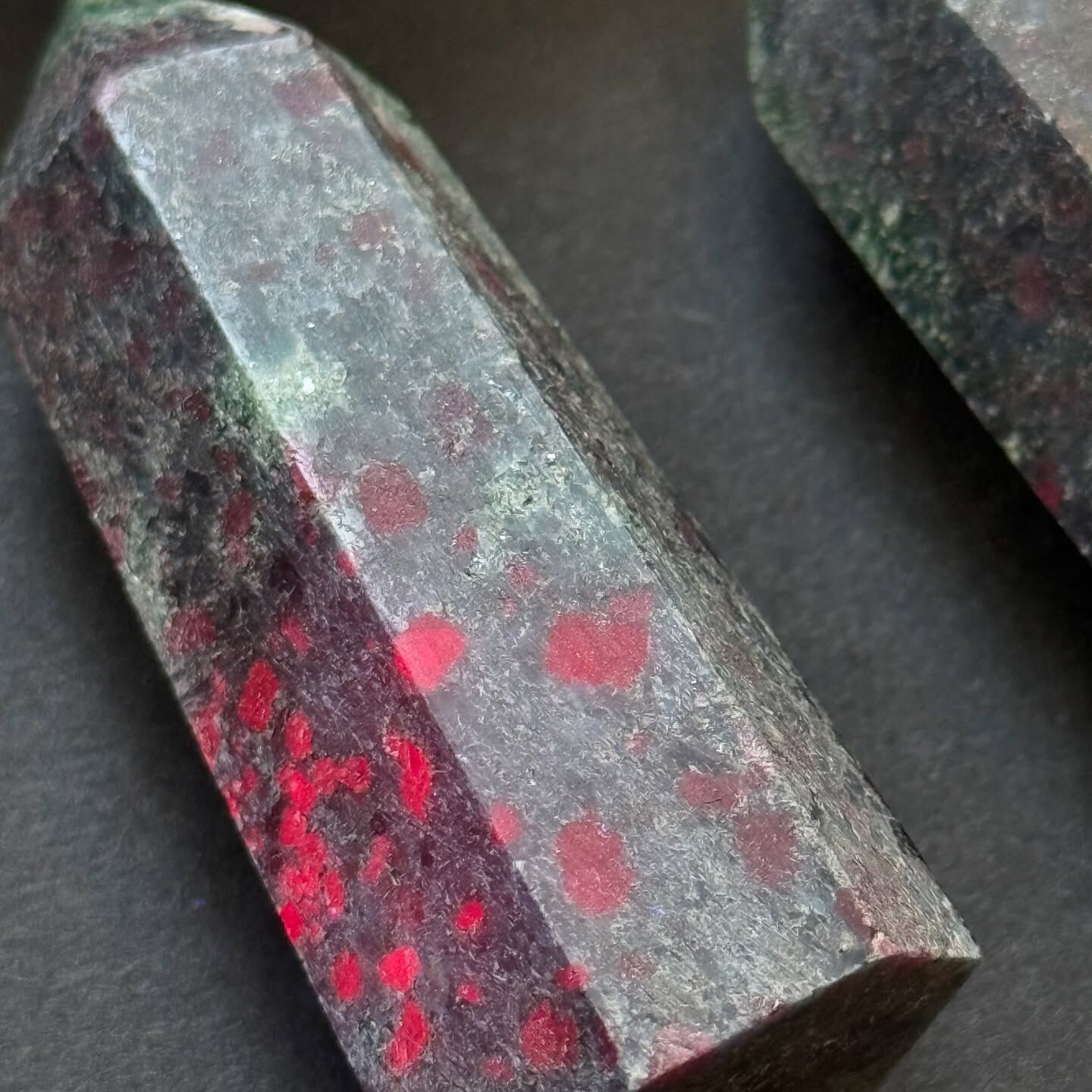 [原石] 紅寶藍晶石 水晶柱