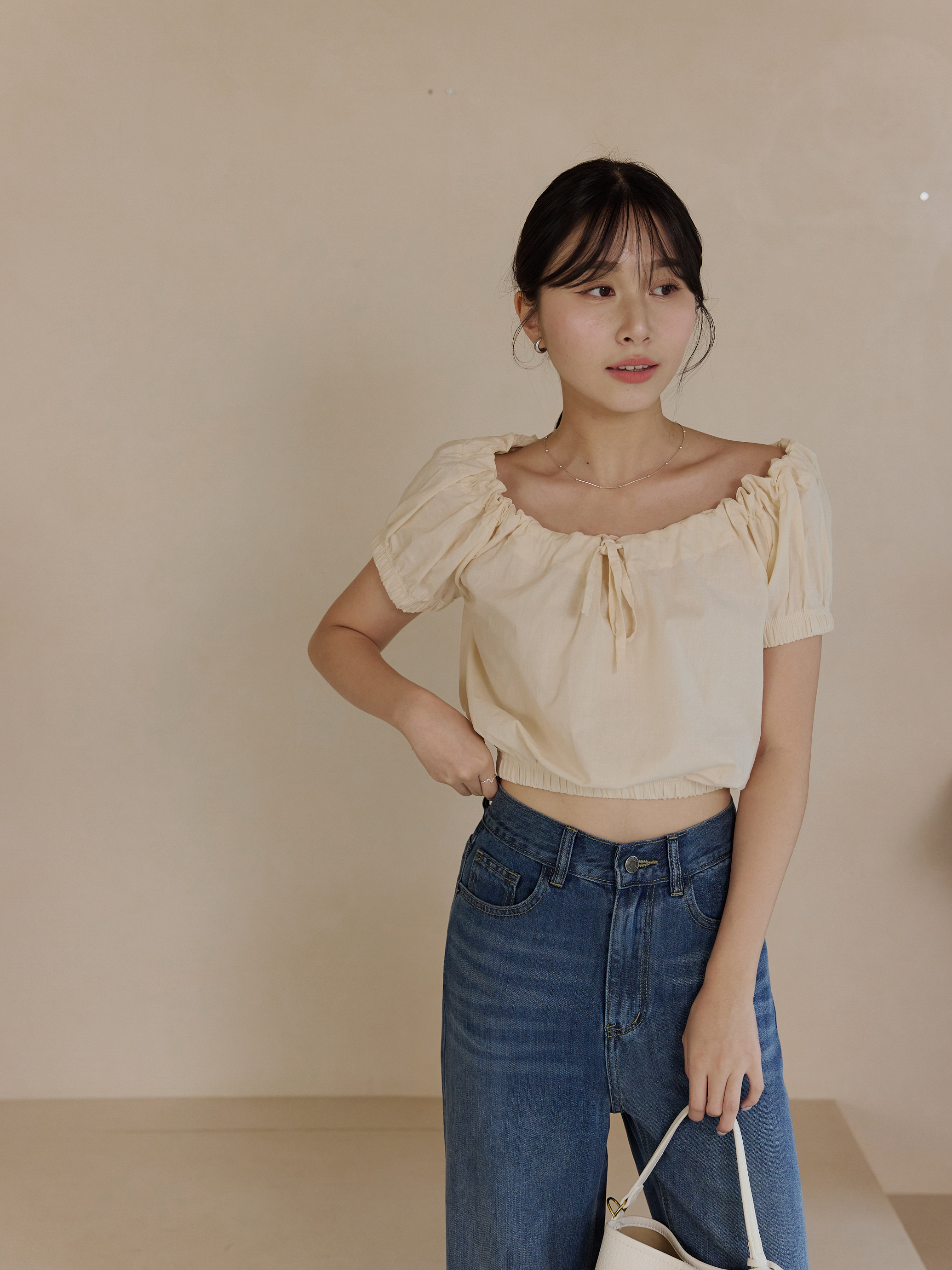 泡泡袖綁帶上衣