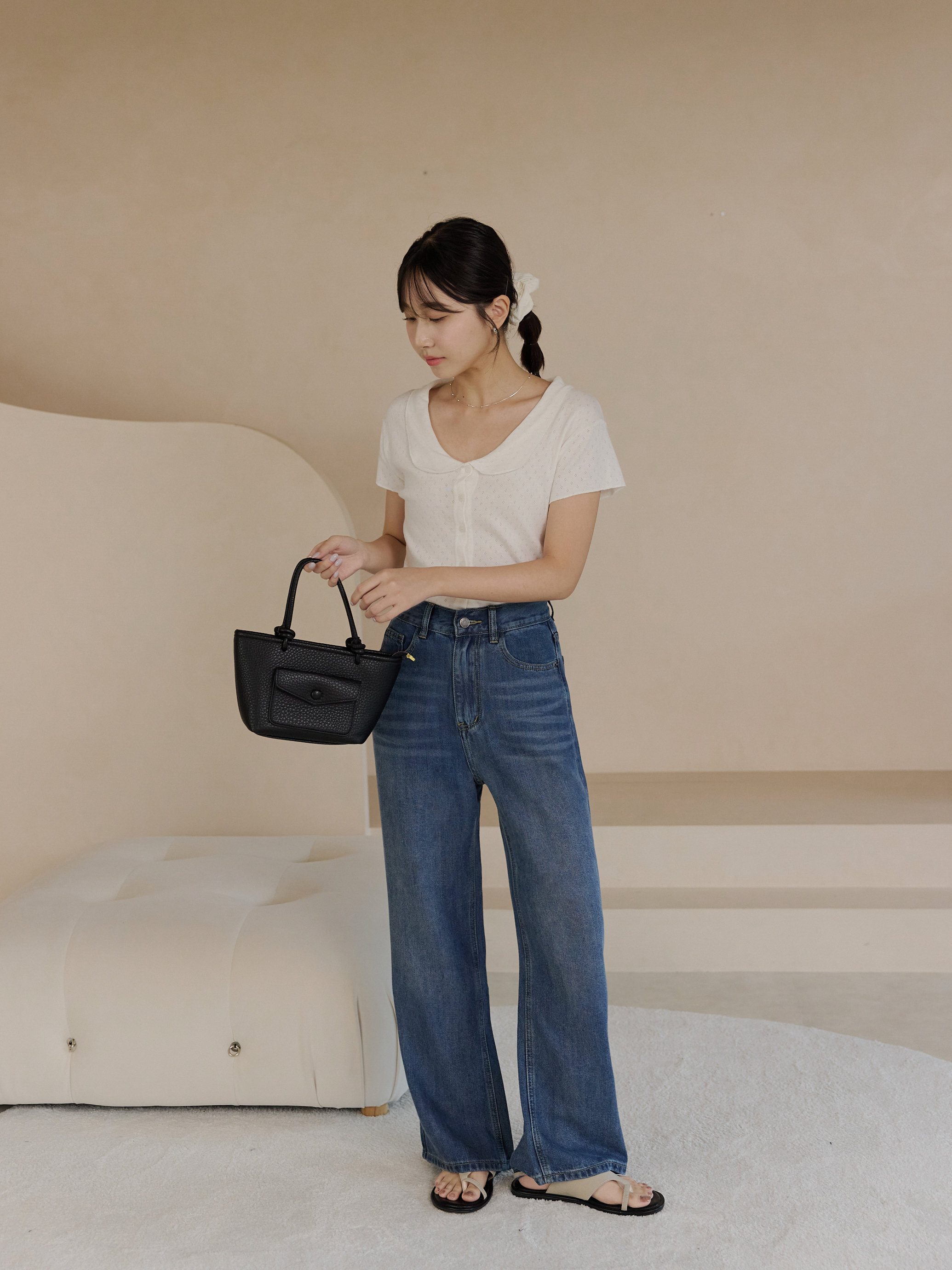 微鏤空壓紋娃娃領上衣