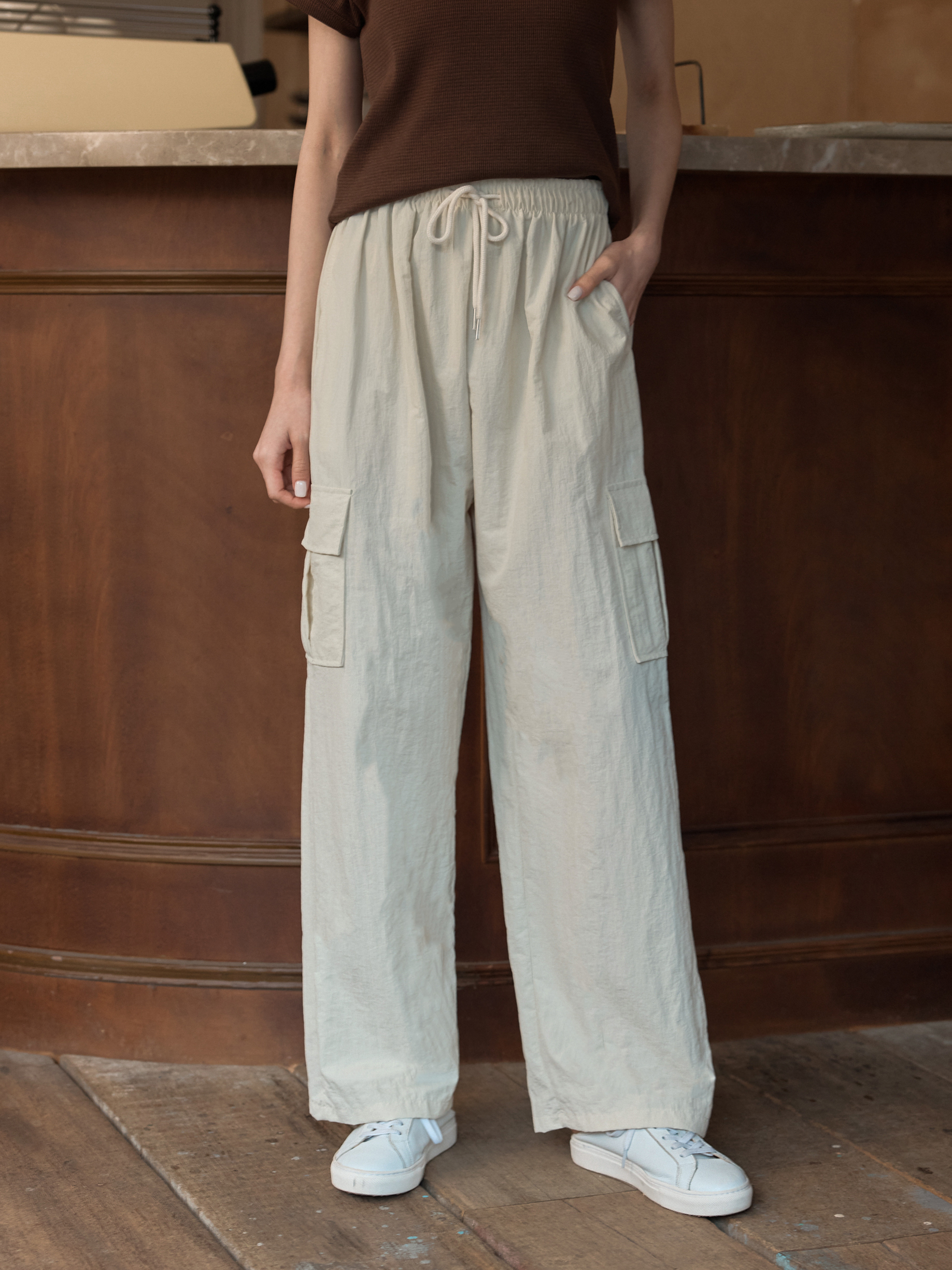 輕盈壓紋抽繩工裝褲