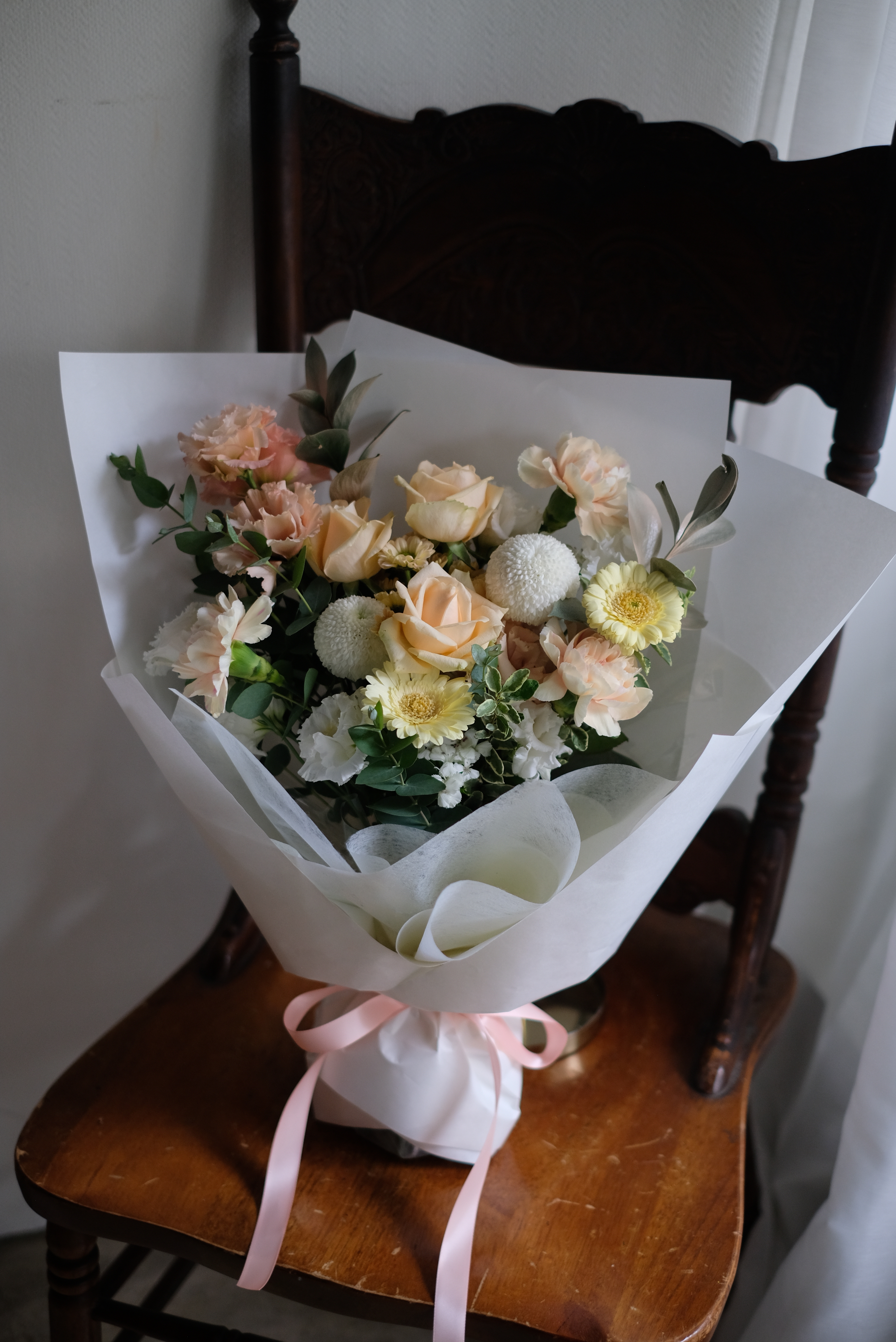 隨心所欲｜香檳白色系花束　　　[從輕捧到滿懷都是同樣的心意]