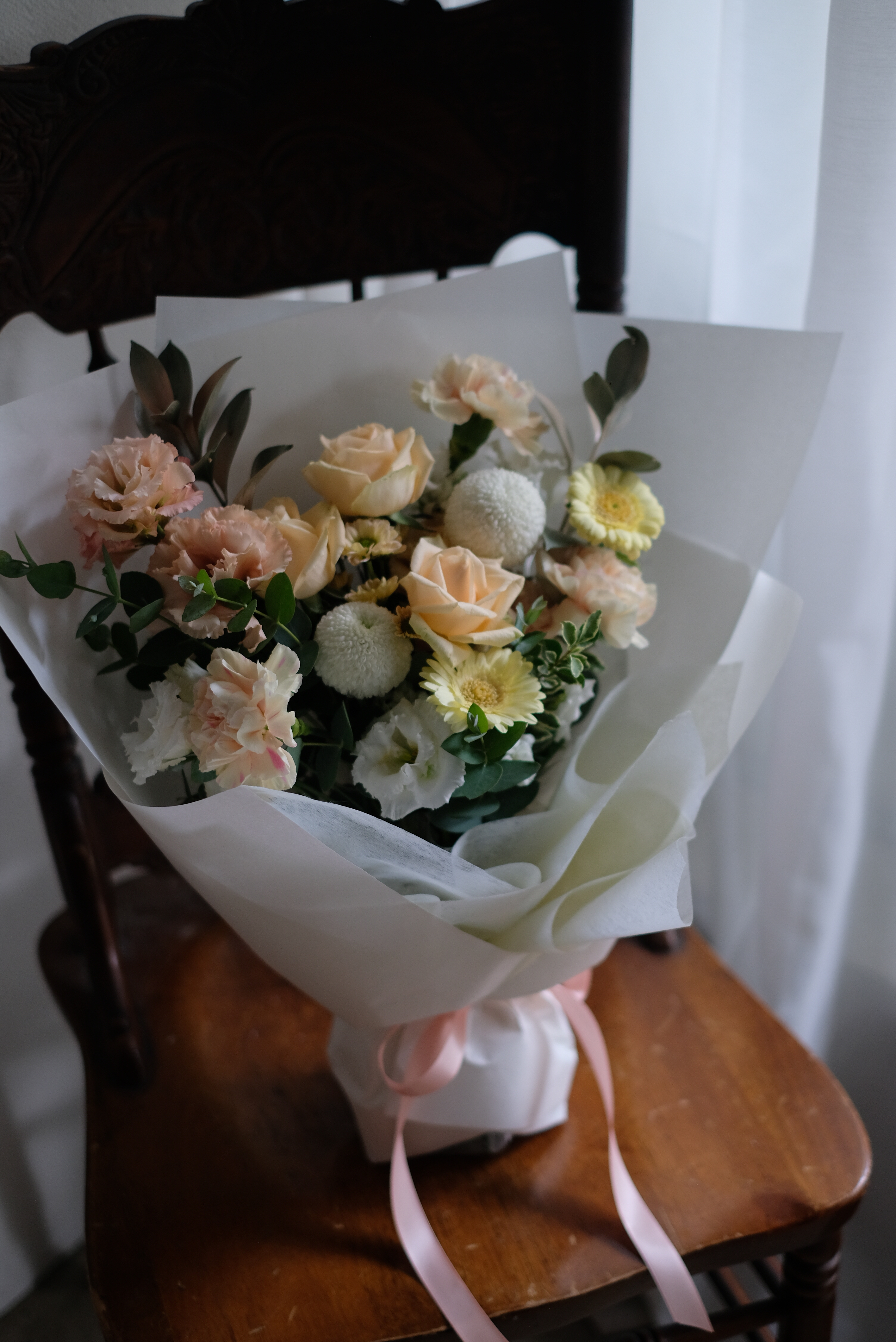 隨心所欲｜香檳白色系花束　　　[從輕捧到滿懷都是同樣的心意]