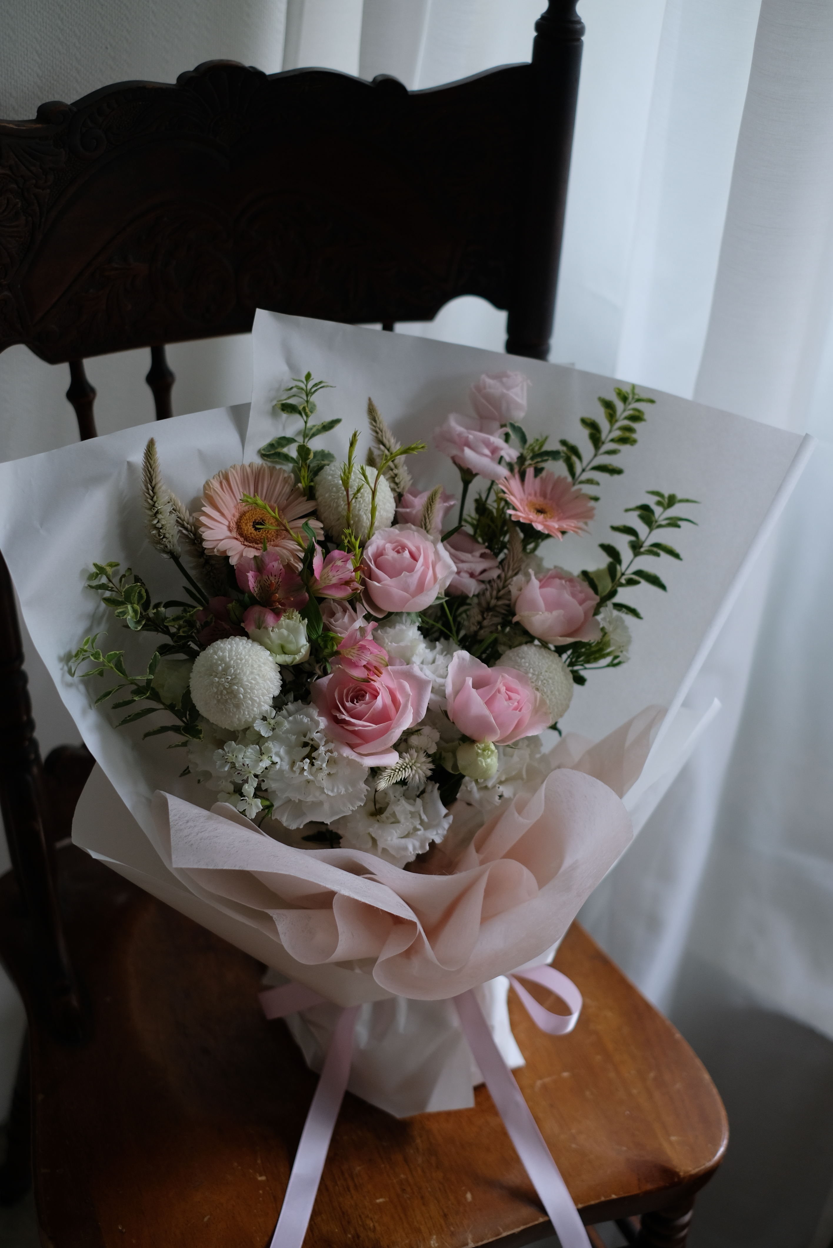 隨心所欲｜粉白色系花束　　　[從輕捧到滿懷都是同樣的心意]