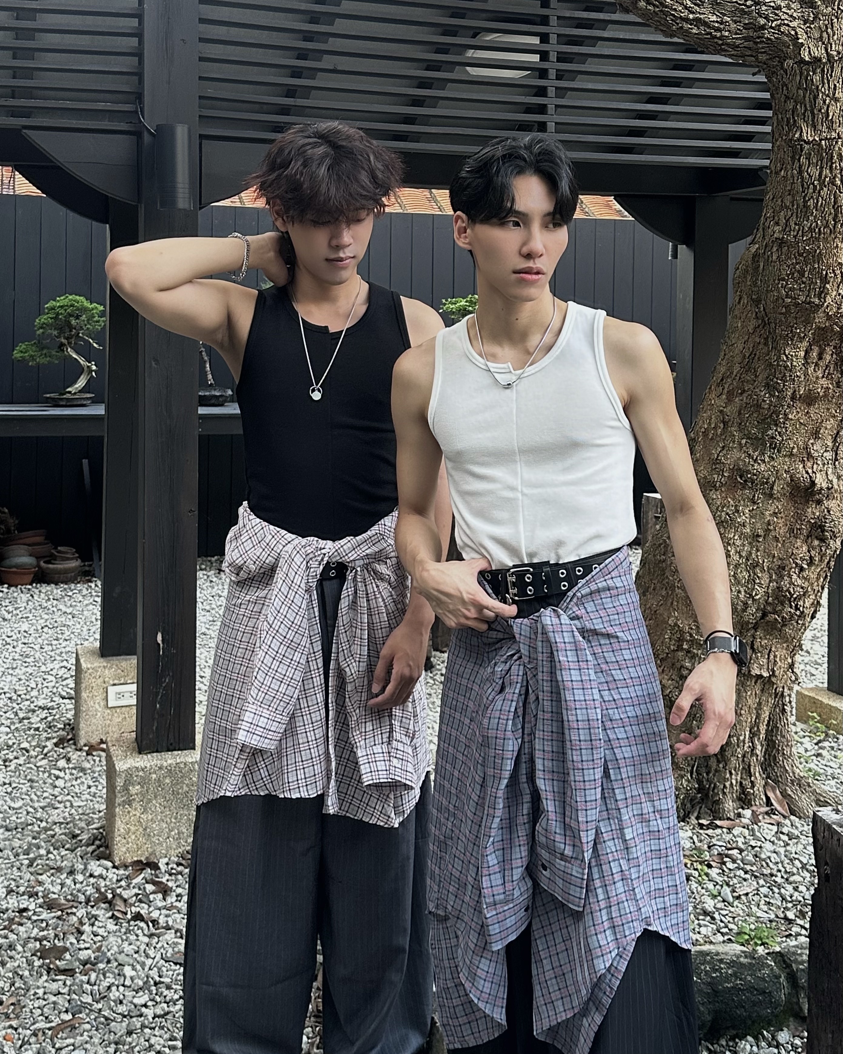 𝐇·𝐓·𝐒 韓國 拼接設計 不規則 縫線 素面 紋路 顯壯 緊繃修身 背心