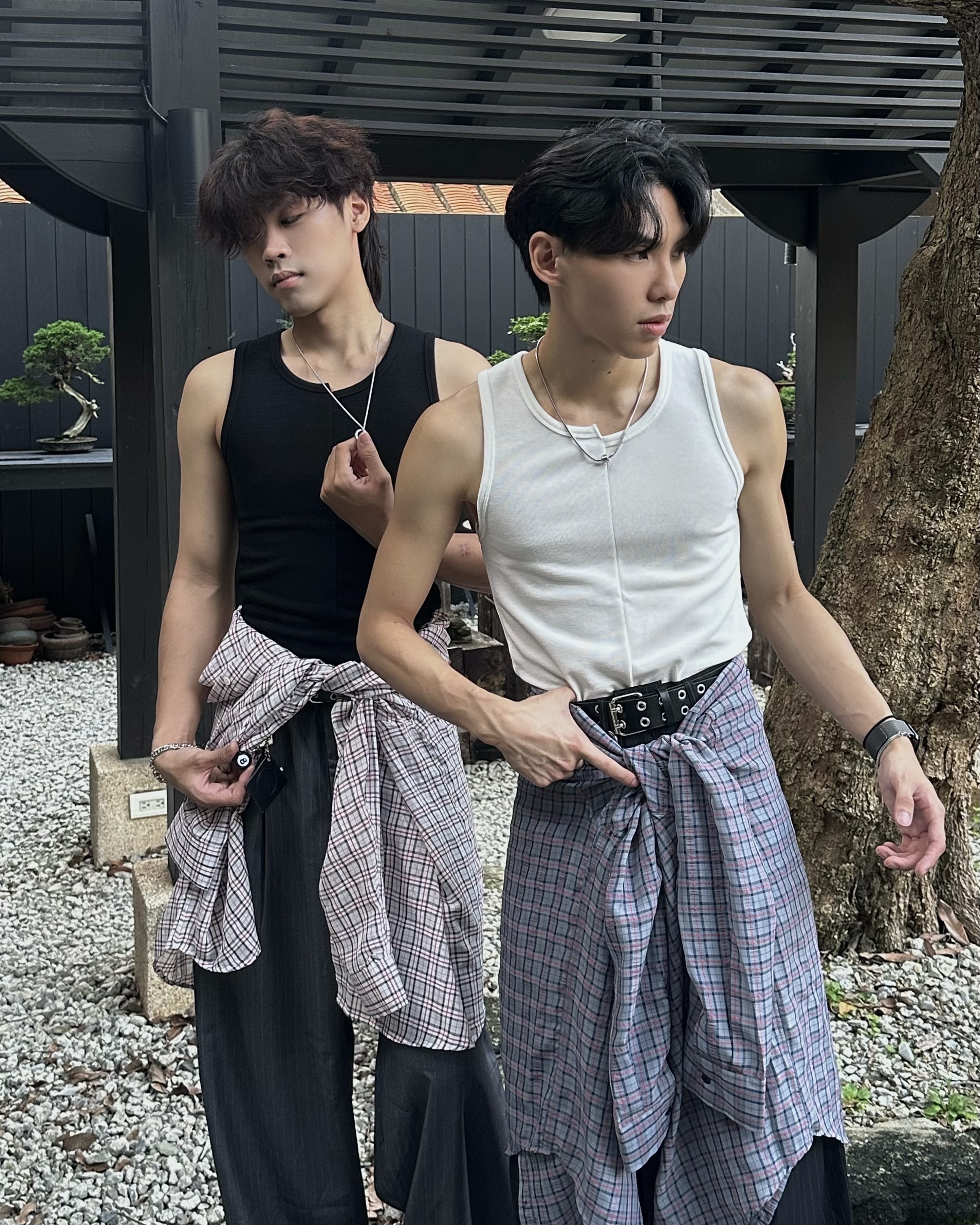 𝐇·𝐓·𝐒 韓國 拼接設計 不規則 縫線 素面 紋路 顯壯 緊繃修身 背心