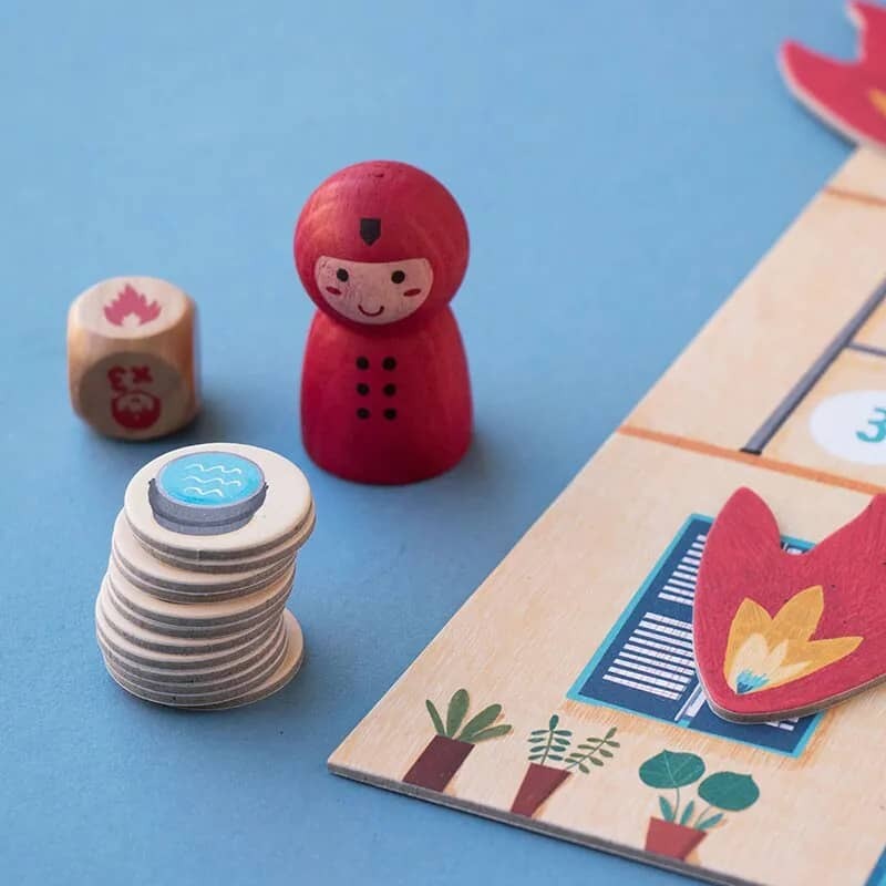 Londji搶救貓咪合作遊戲，運用骰子指示，幫助消防員撲滅火災，讓孩子學習算術與觀察力，學習團隊合作