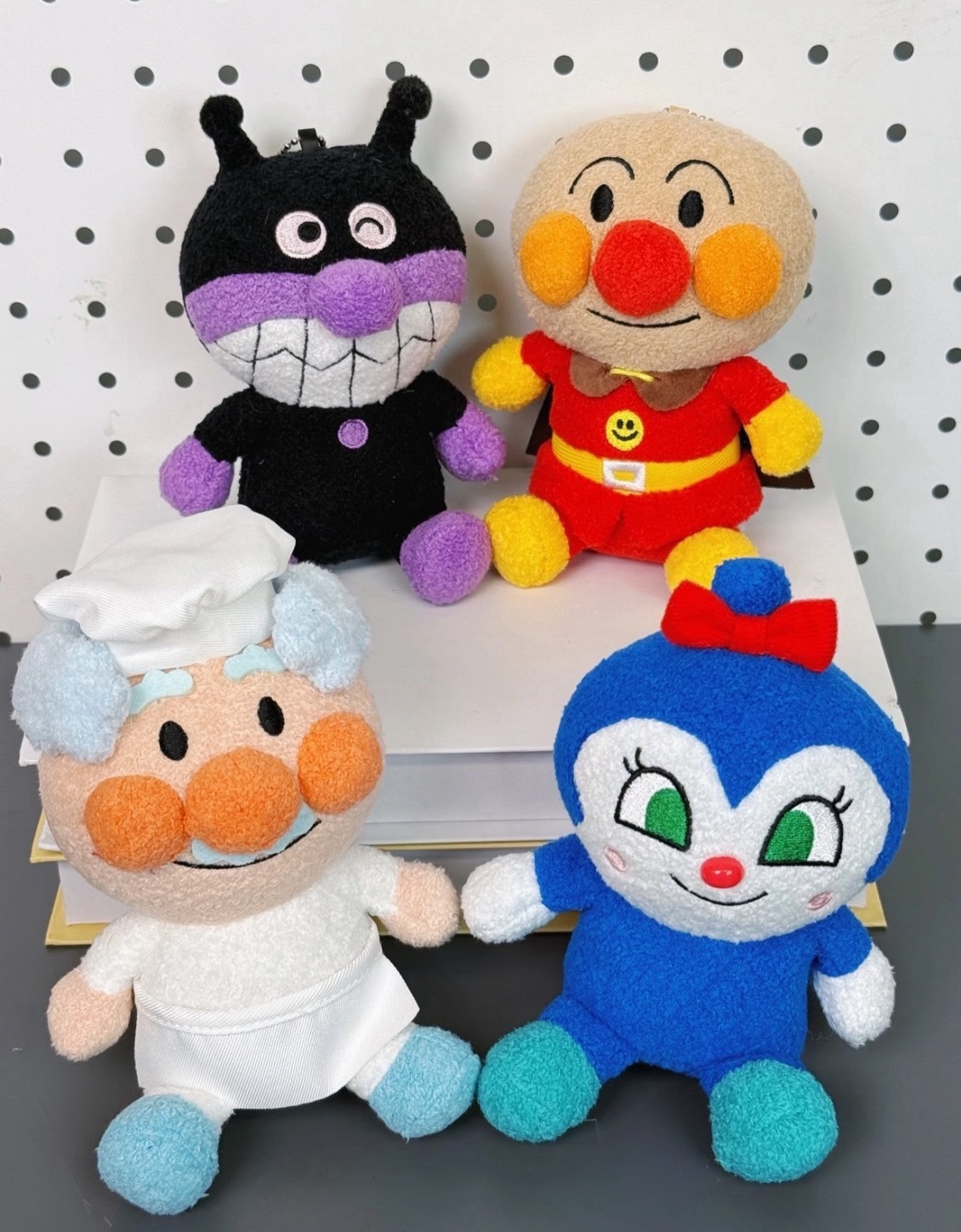 iSNEAKERS | 麵包超人 Anpanman 正版授權 坐姿公仔 娃娃 吊飾 12cm