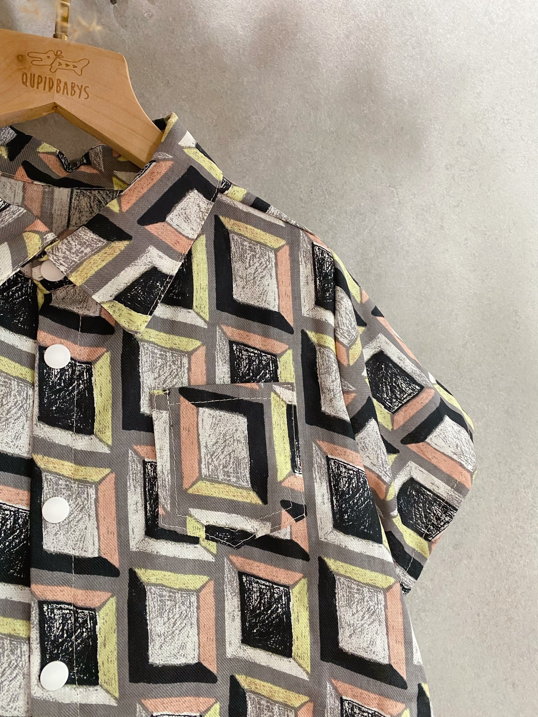 粉黃巧克力磚 短袖襯衫（120）