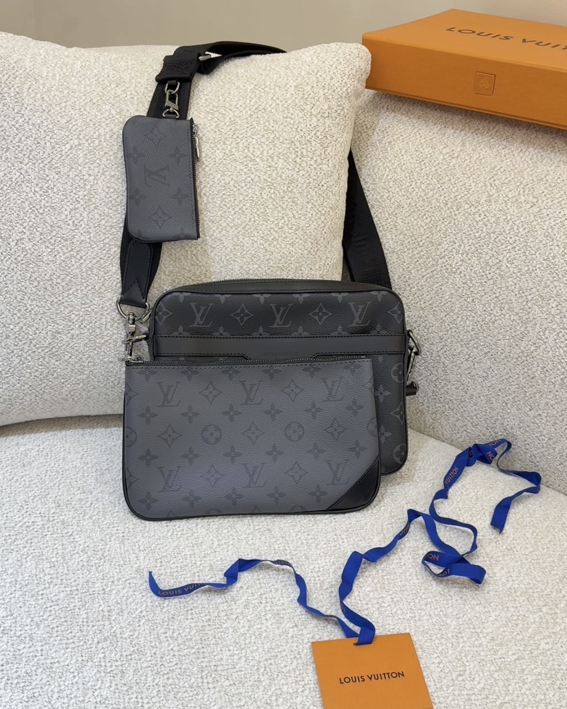 LV｜TROIO 郵差包帆布 黑色 M69443