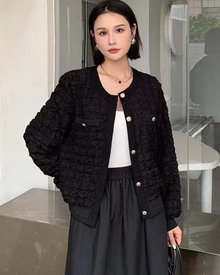 【質感百搭的空氣泡泡金釦外套】（現貨）