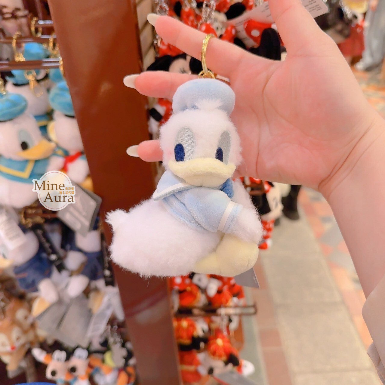 唐老鴨 Donald 側面坐姿 淺藍色 絨毛 鑰匙圈 吊飾 -香港迪士尼樂園