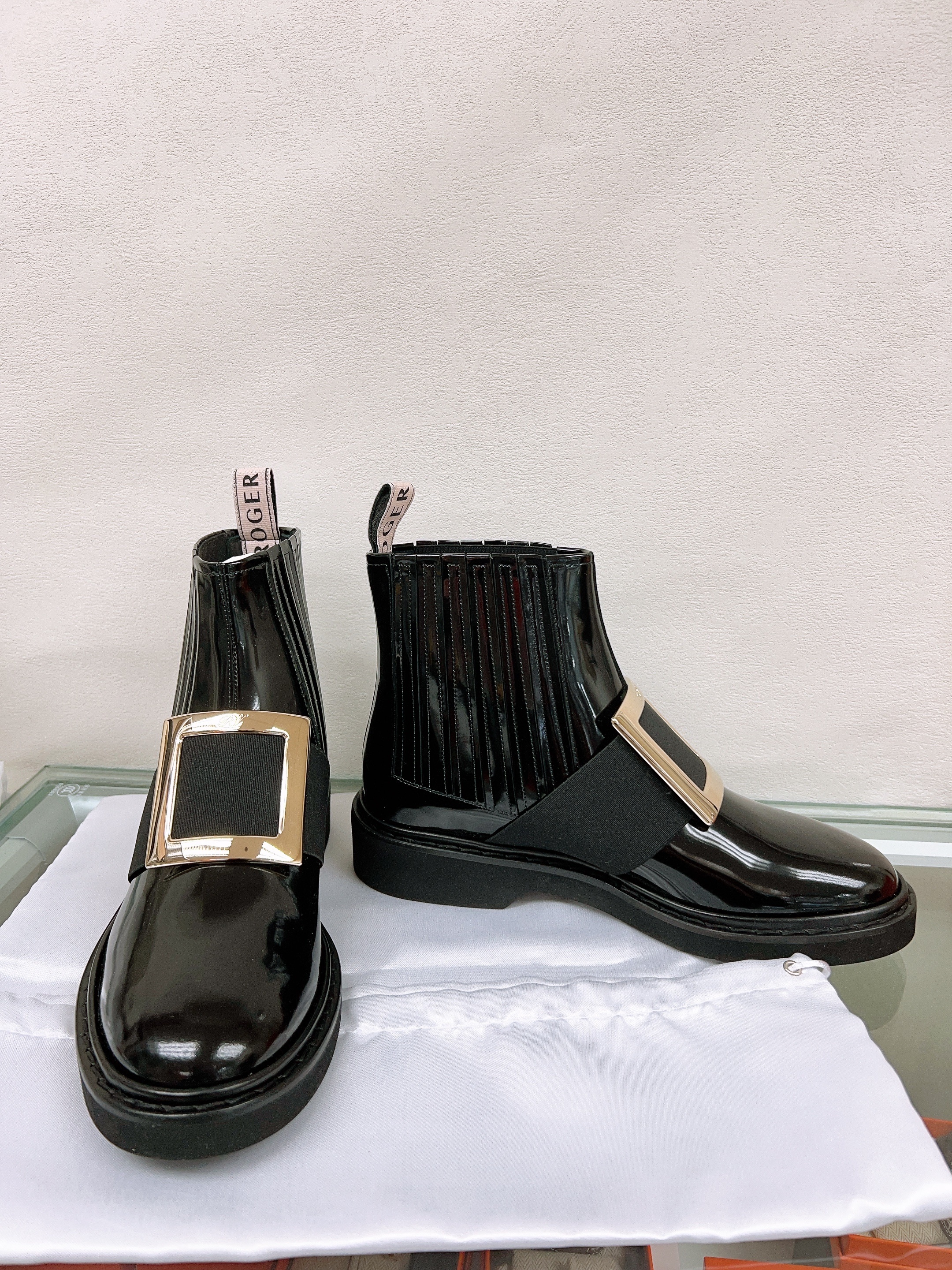 *Unused* (size 37) Roger Vivier rangers boots black