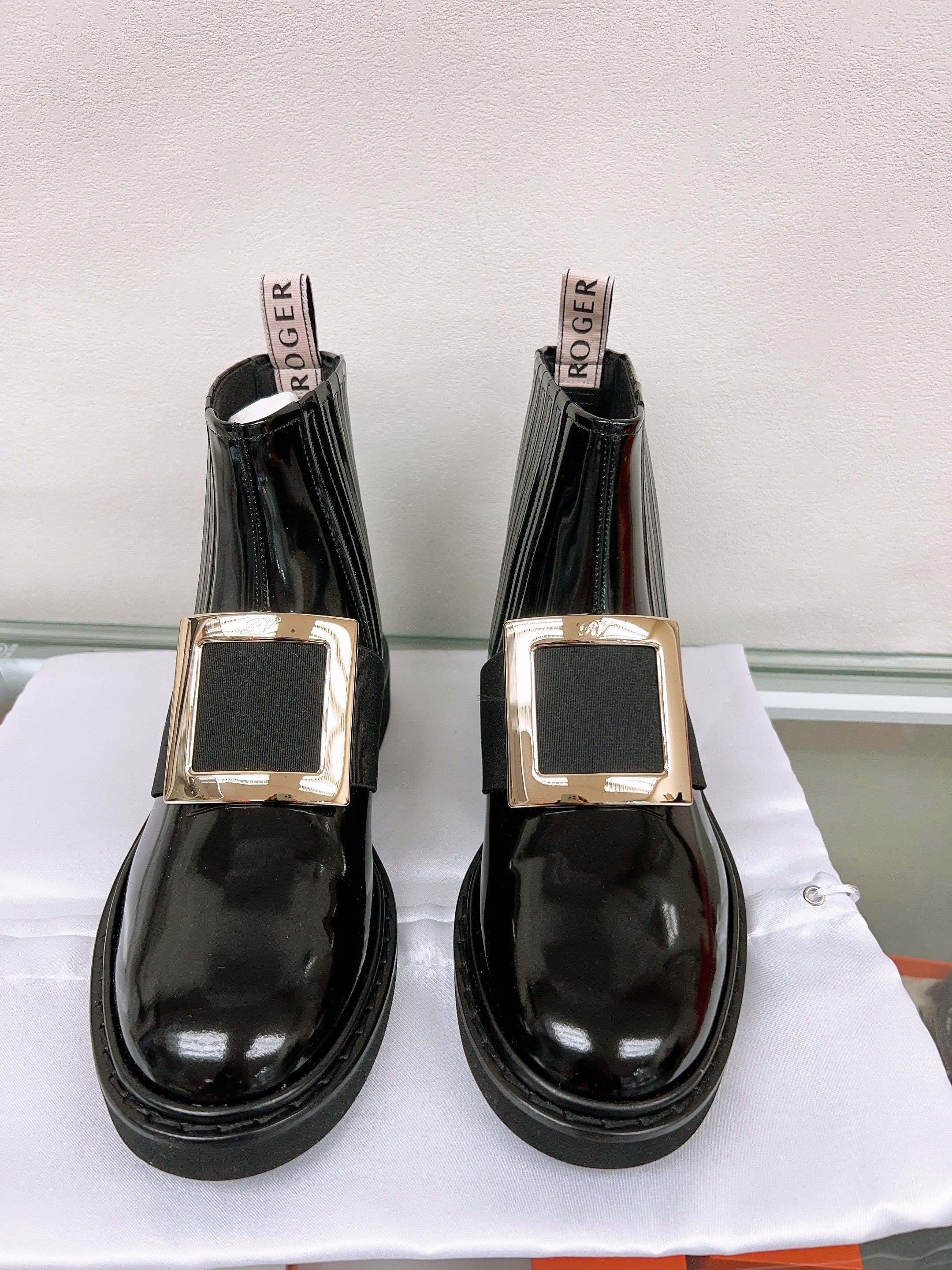 *Unused* (size 37) Roger Vivier rangers boots black