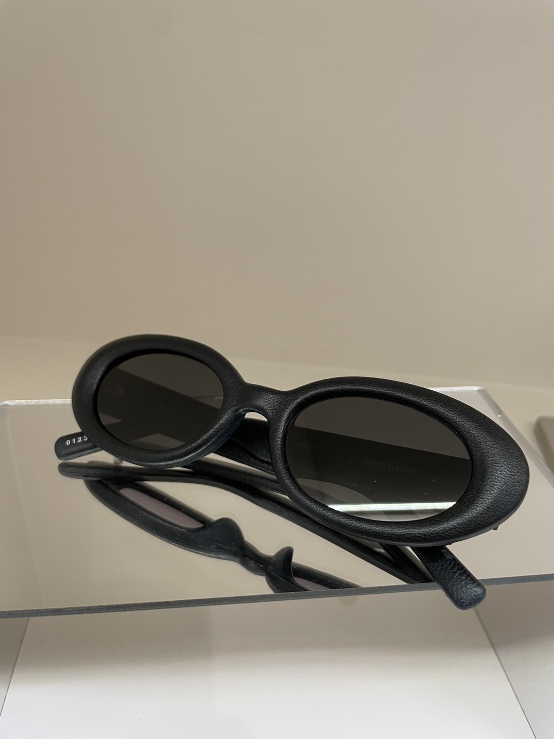 FH71 Gentle monster 黑色橢圓墨鏡