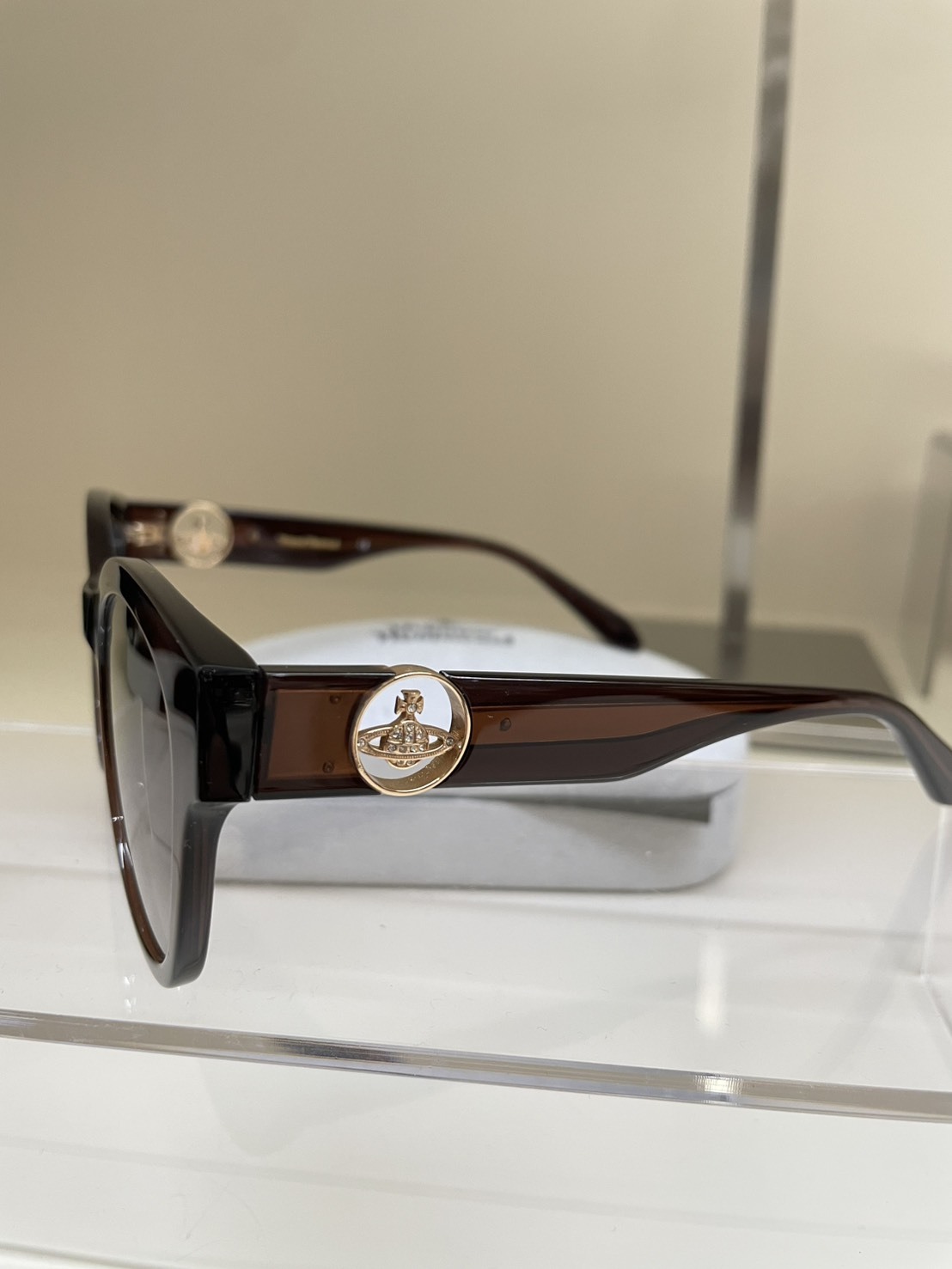 FH52 VIVIENNE WESTWOOD 咖啡色圓形鑽LOGO墨鏡 預購