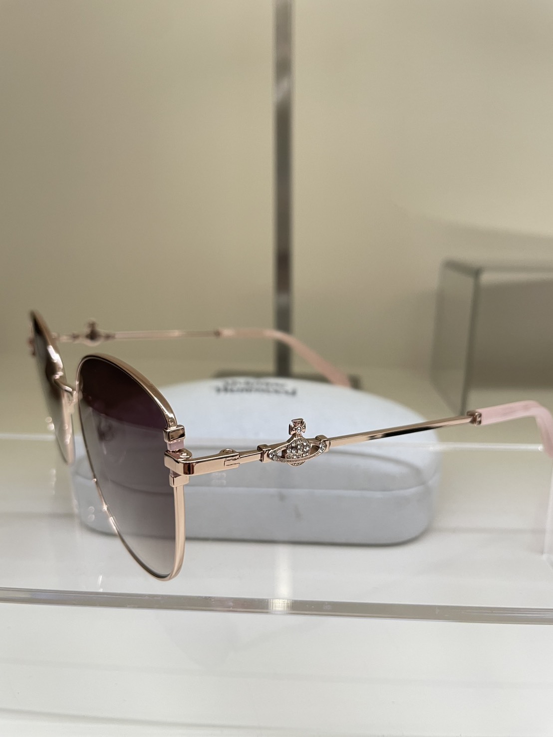 FH26 VIVIENNE WESTWOOD 飛行墨鏡(粉) 預購