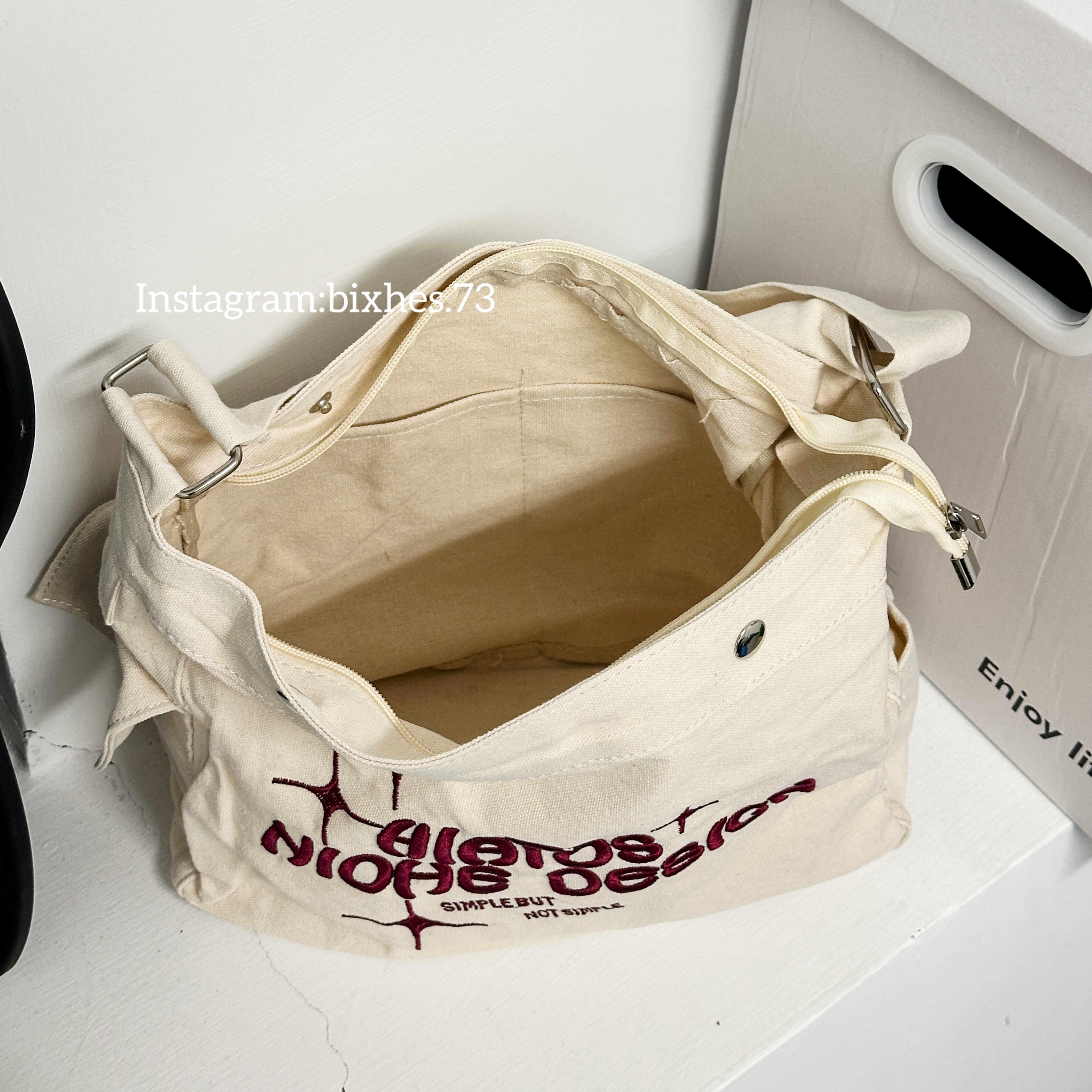 刺繡紅字米白帆布包(M00003)