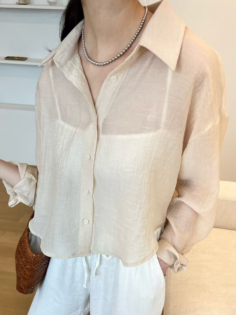 上班穿得優雅，下班照樣時髦｜短版紗感襯衫穿搭術