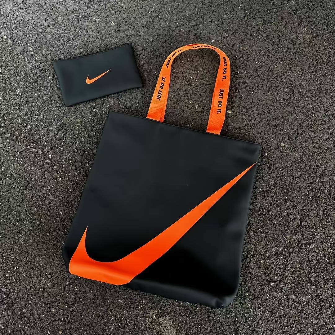 #預購 NIKE SWOOSH 大勾 防潑水 托特包 手提包 附零錢包 黑橘