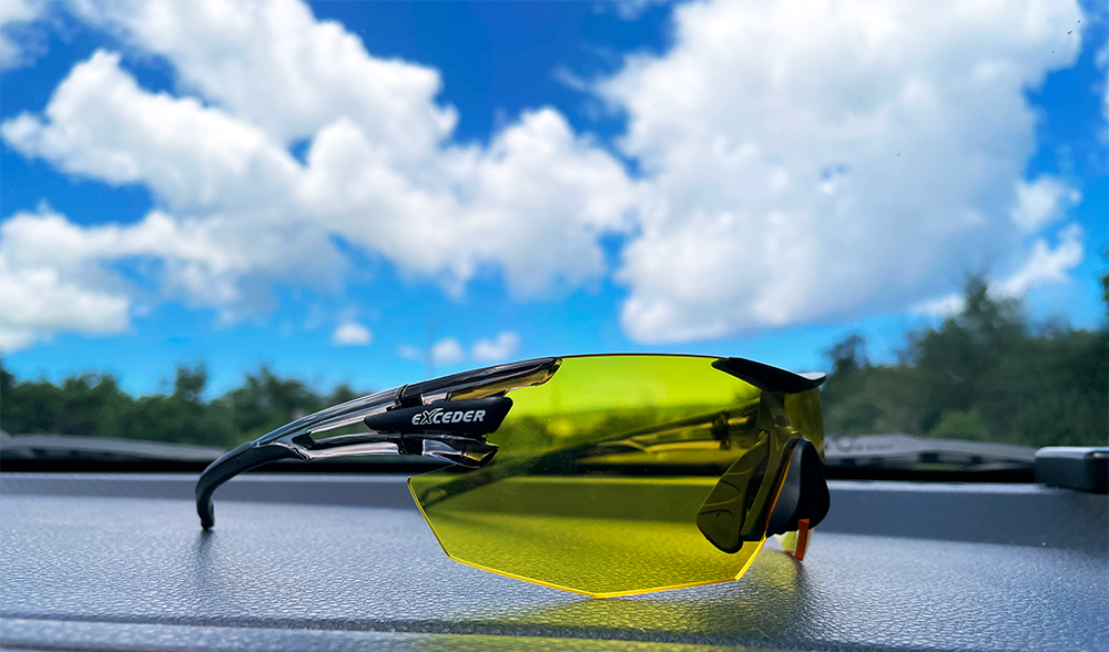 灰色運動太陽眼鏡