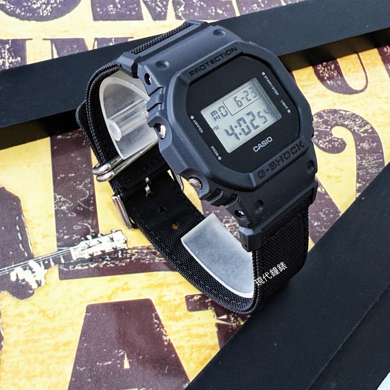 【G-SHOCK】環保布質錶帶方形電子錶DW-5600BCE-1D  42.8mm 現代鐘錶